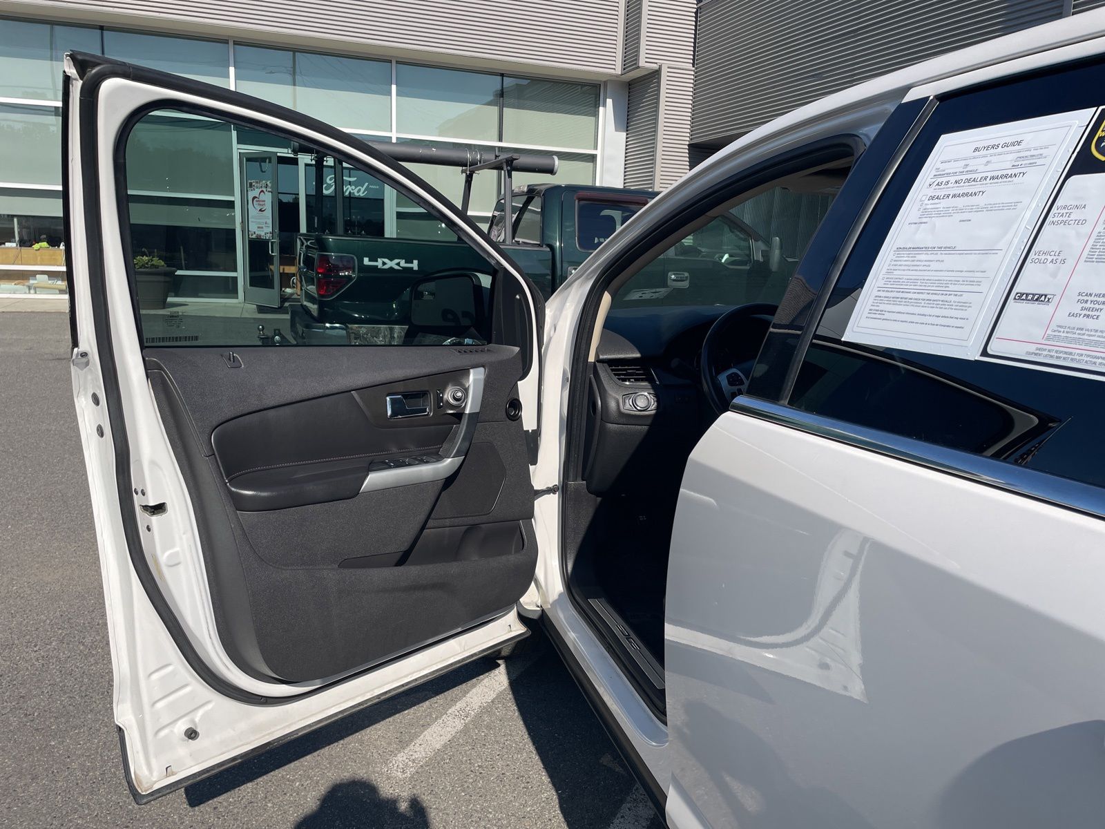 Used 2011 White Platinum Clearcoat Metallic Ford Limited image 13