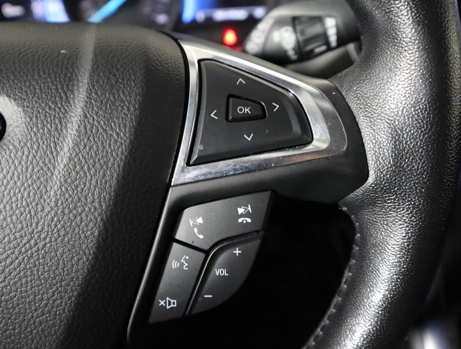 2022 Ford Edge Titanium photo
