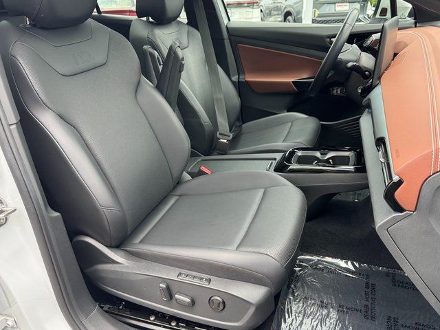 Used 2022 White Volkswagen Pro S image 33