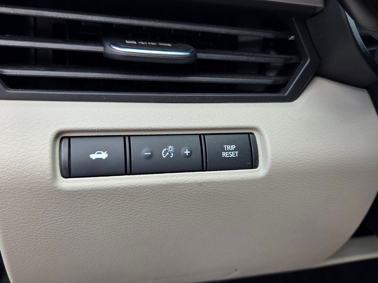 Used 2025 Super Black Nissan 2.5 SV image 27