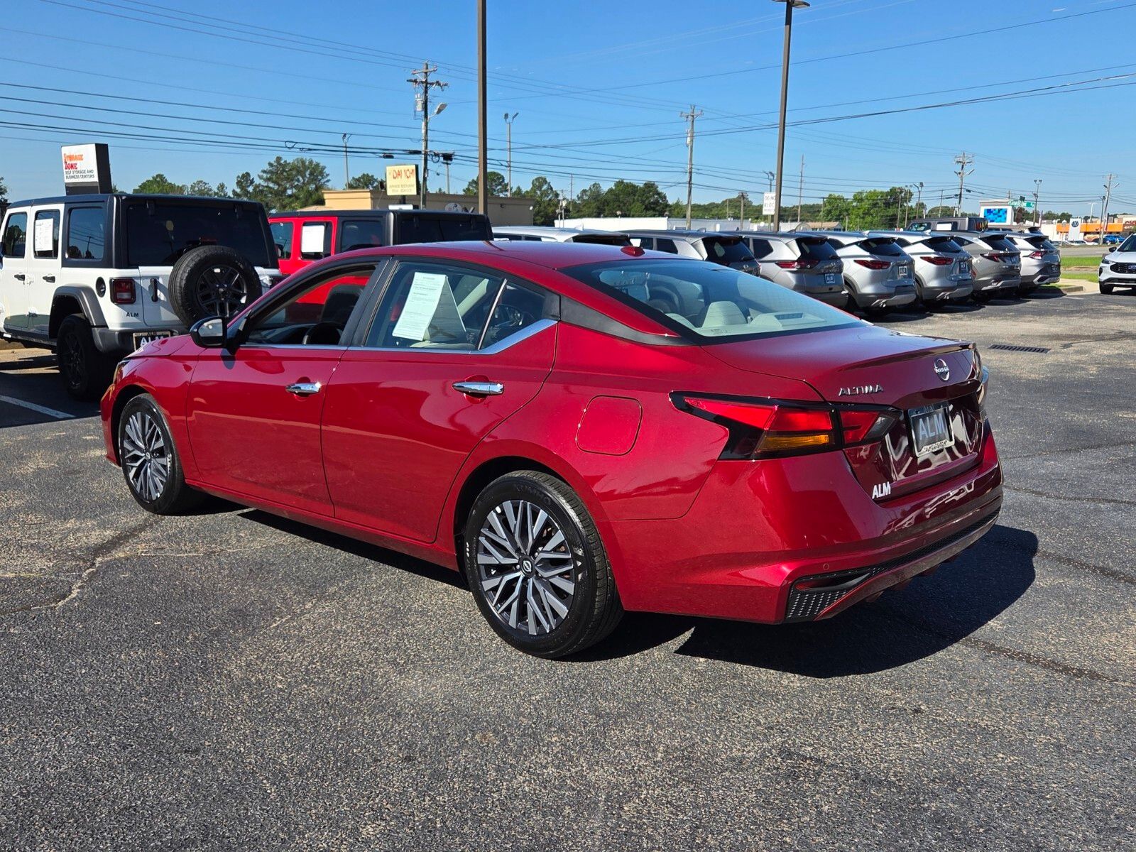 Used 2025 Red Nissan 2.5 SV image 9