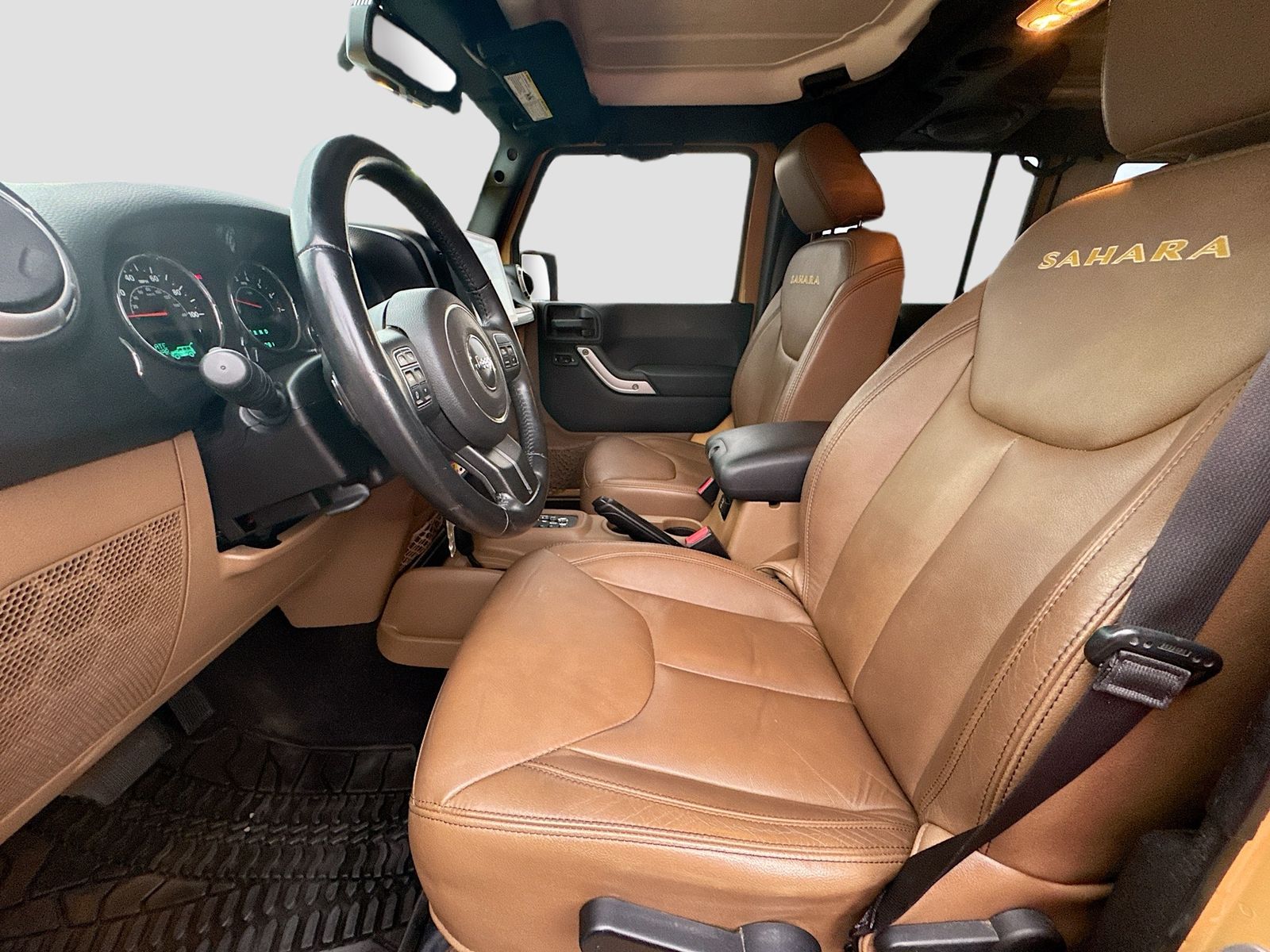 Used 2013 Beige Jeep Unlimited Sahara image 22