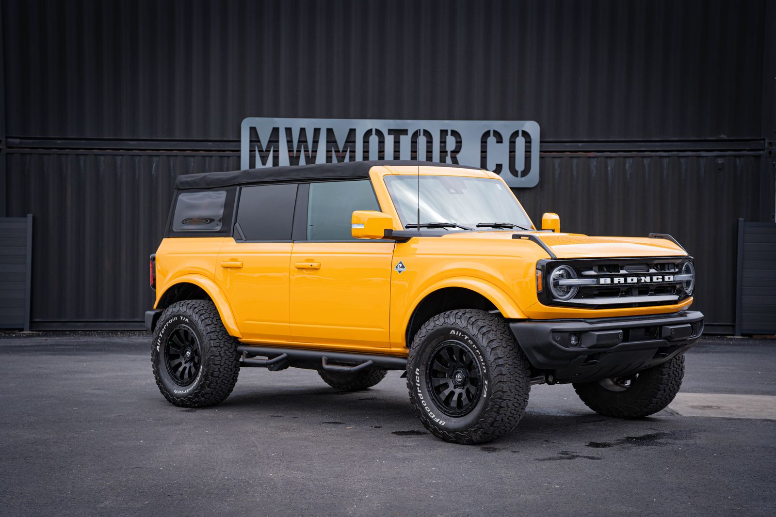 Cyber Orange Metallic Tricoat 2022 Ford Bronco Outer Banks 4-Door 4WD SUV / Crossover Four-Wheel Drive Automatic