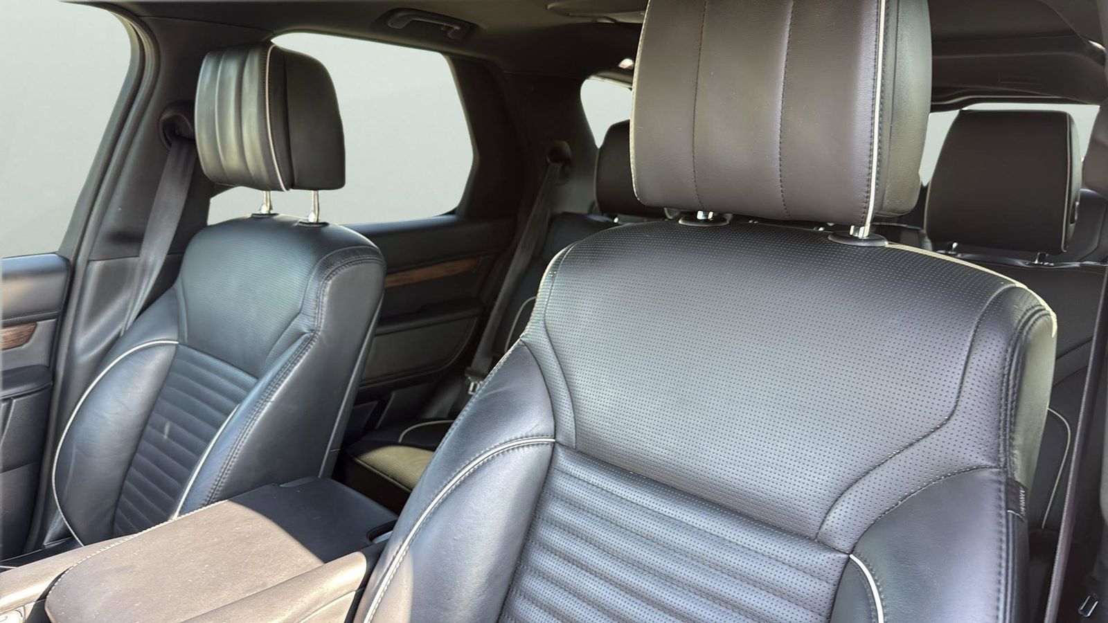 Used Car 2020 Land Rover Discovery  Hse Luxury For Sale Under $30,000 In Austin, Texas