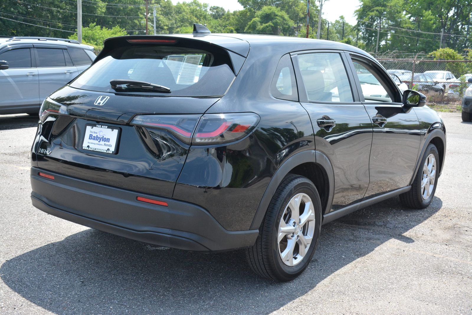 View vehicle photo 4