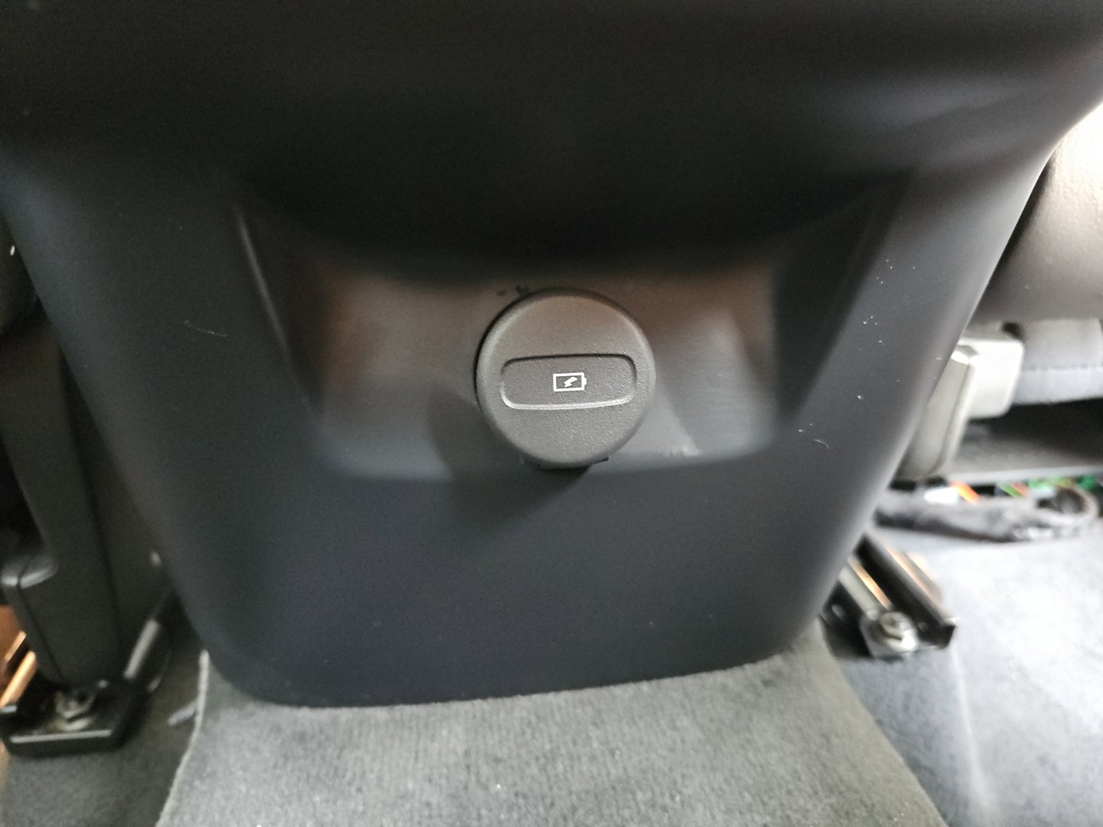 Used 2023 White Volvo B5 Ultimate Dark Theme image 41