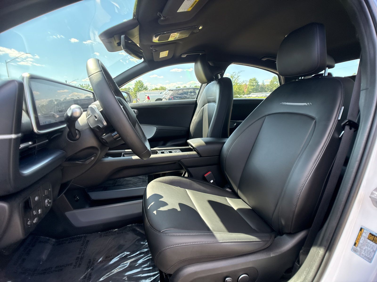 Used 2024 White Hyundai SEL image 21