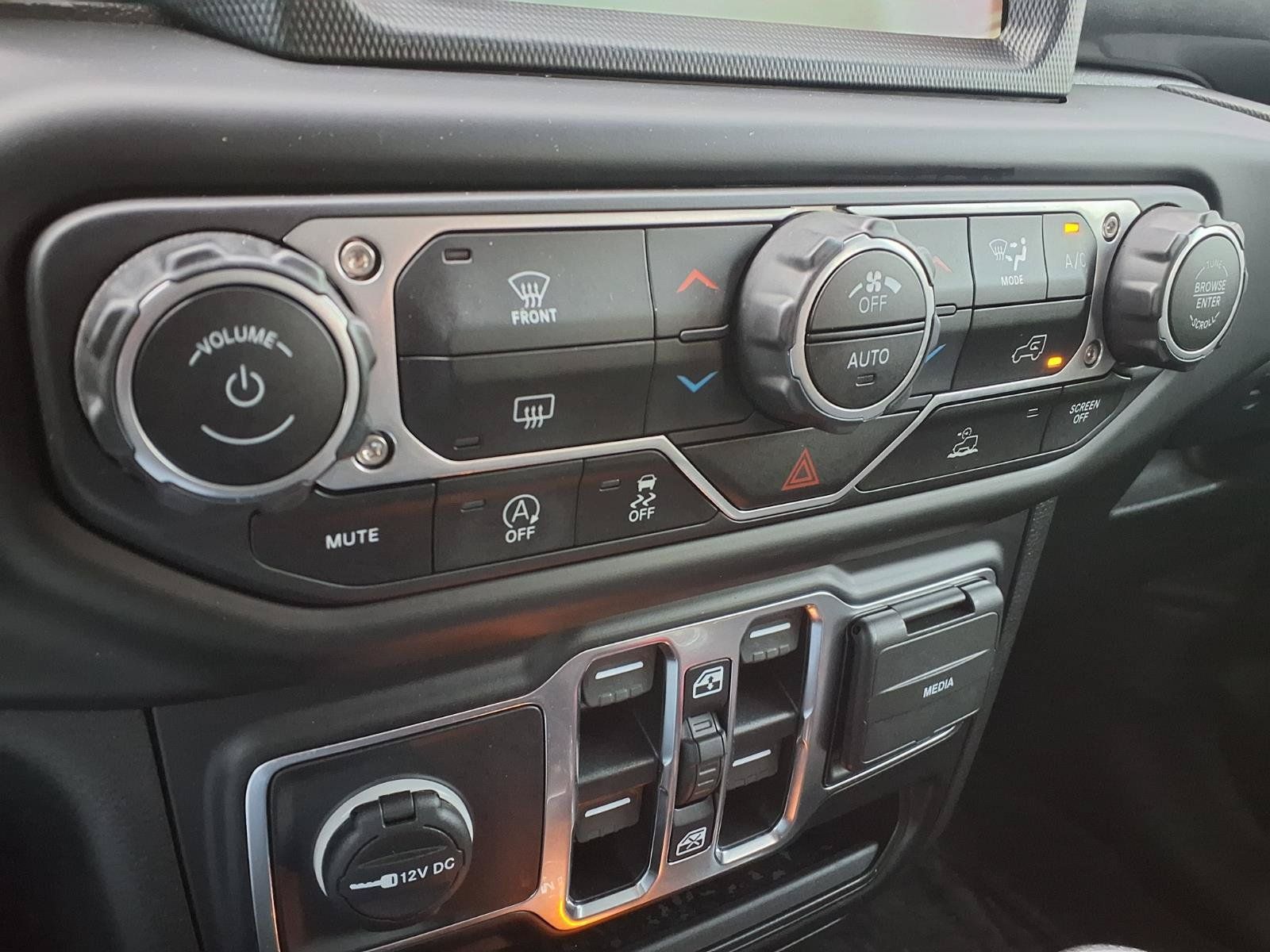 2022 Jeep Gladiator Altitude Black at River Oaks CDJR