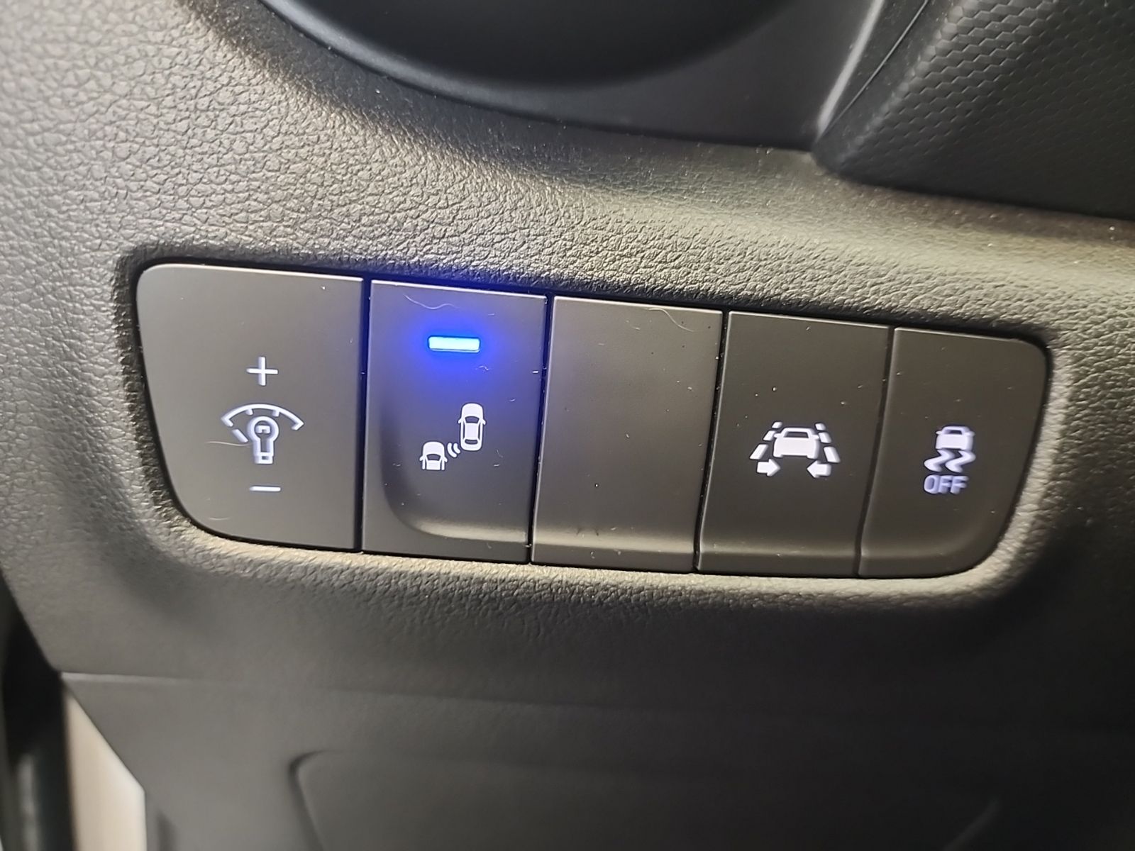 Used 2019 Chalk White Hyundai SEL image 25