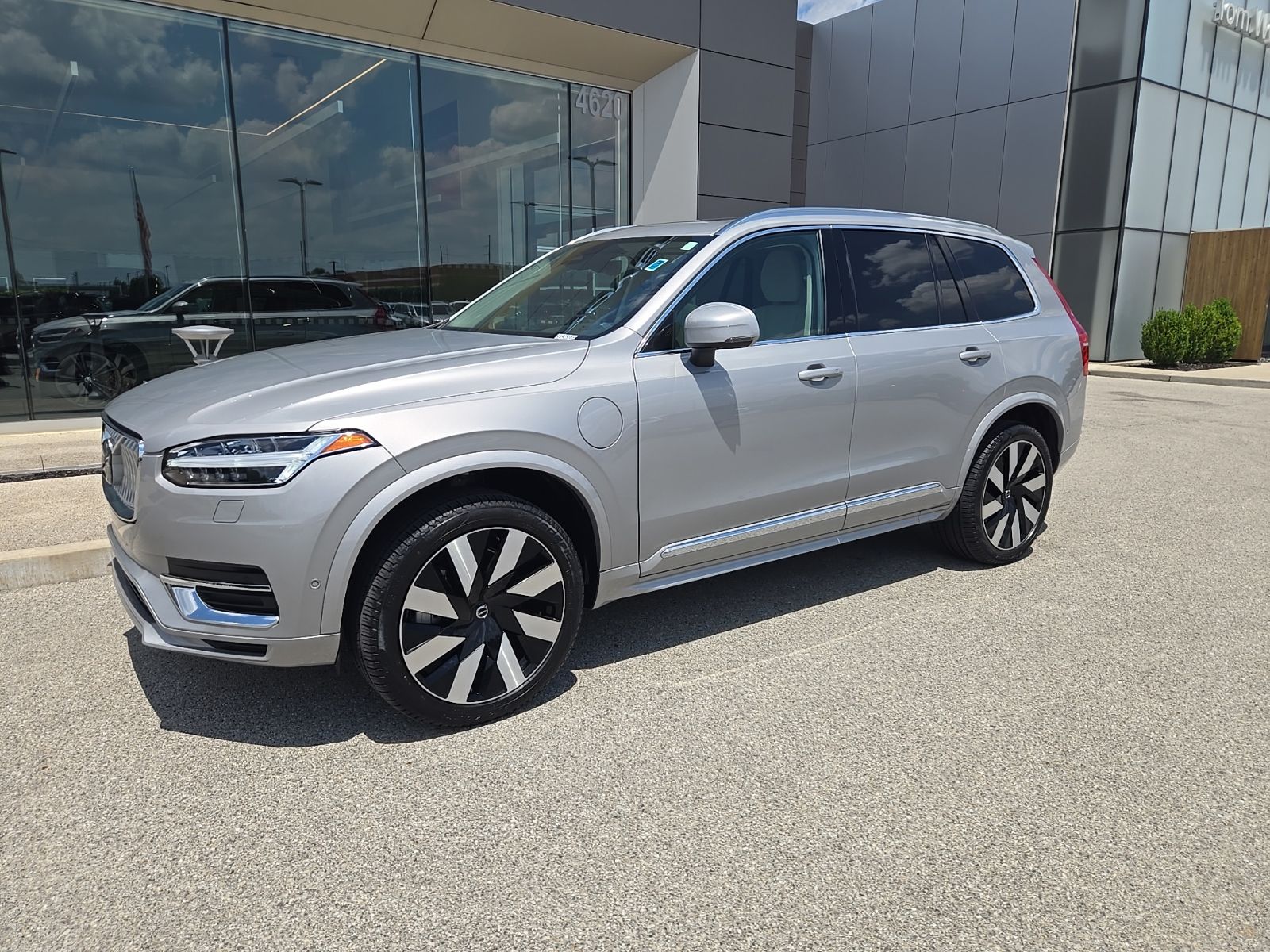 Silver Dawn Metallic 2025 Volvo XC90 SUV / Crossover All-Wheel Drive Automatic
