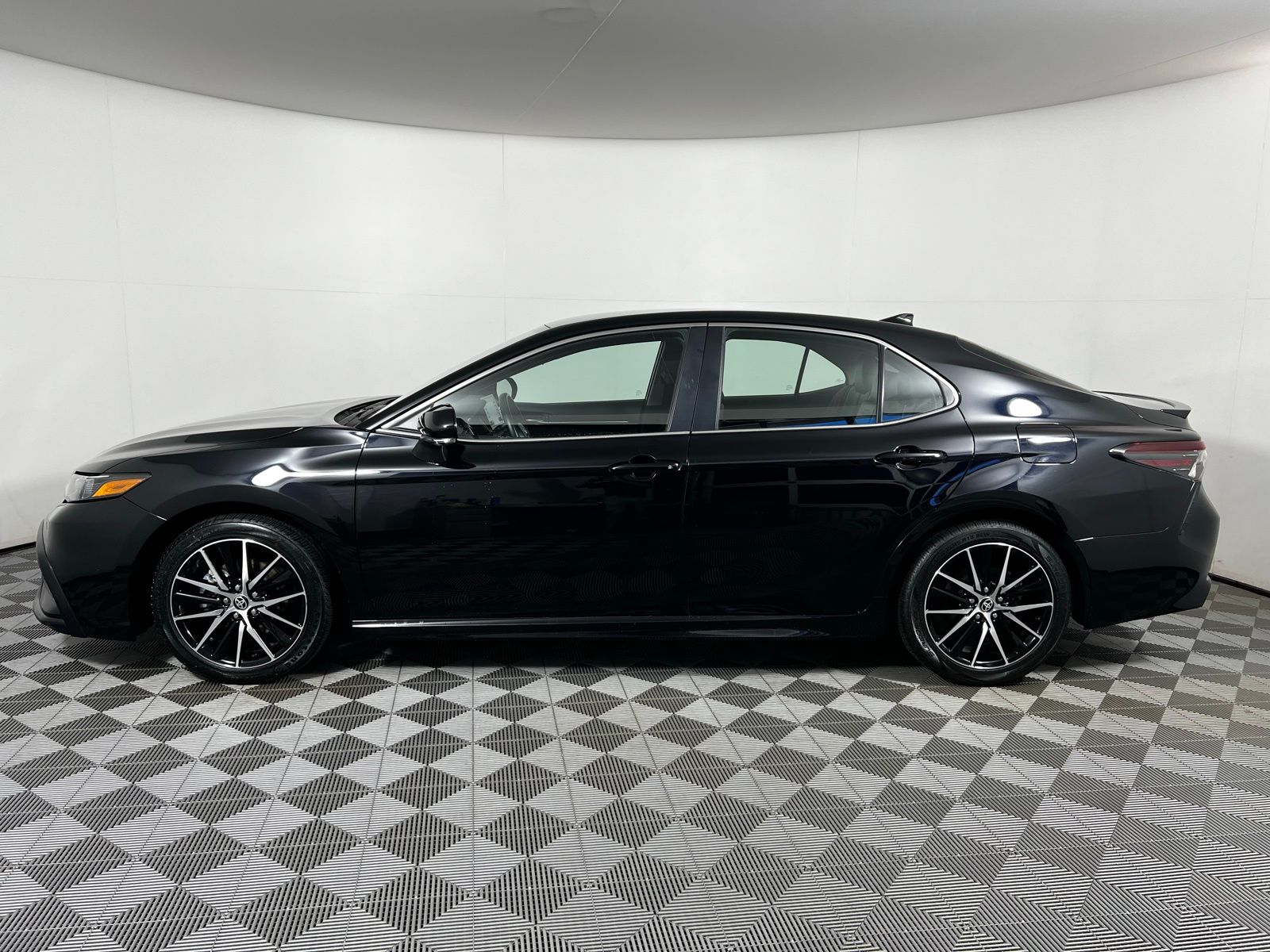 2024 Toyota Camry SE 8