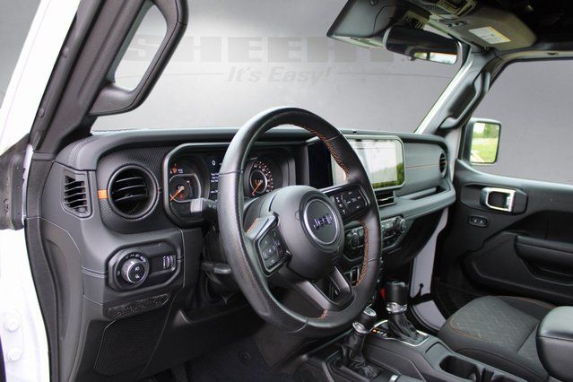 Used 2024 White Jeep Mojave image 3