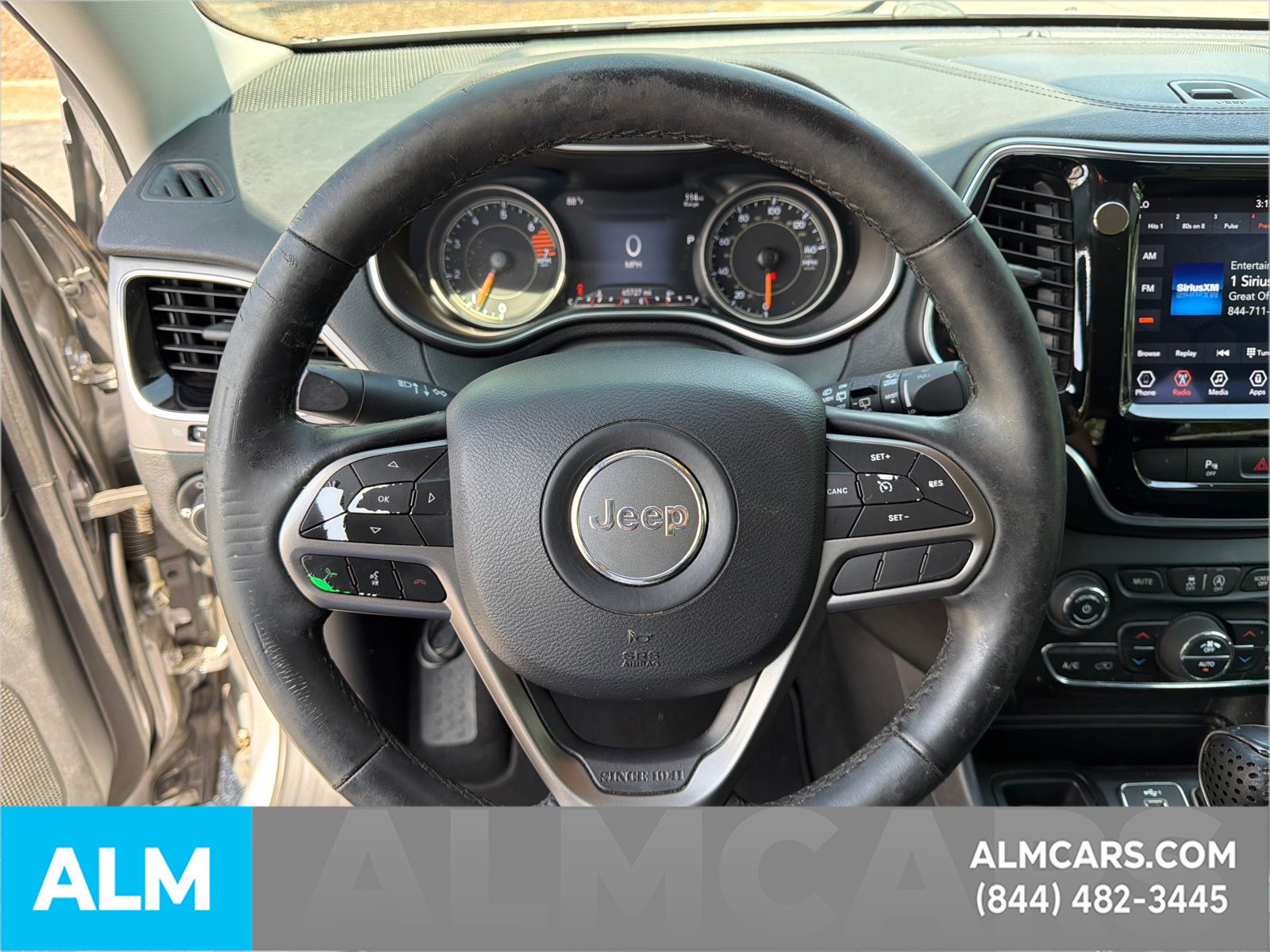 Used 2019 Silver Jeep Limited image 28
