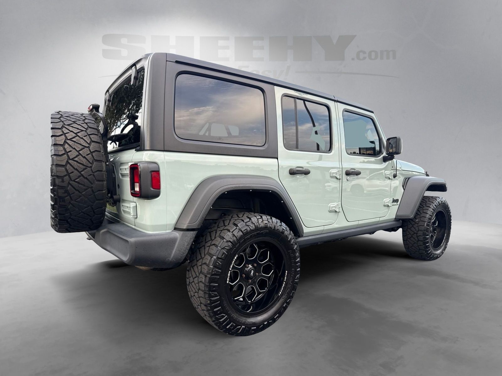 Used 2023  Jeep Sport image 9