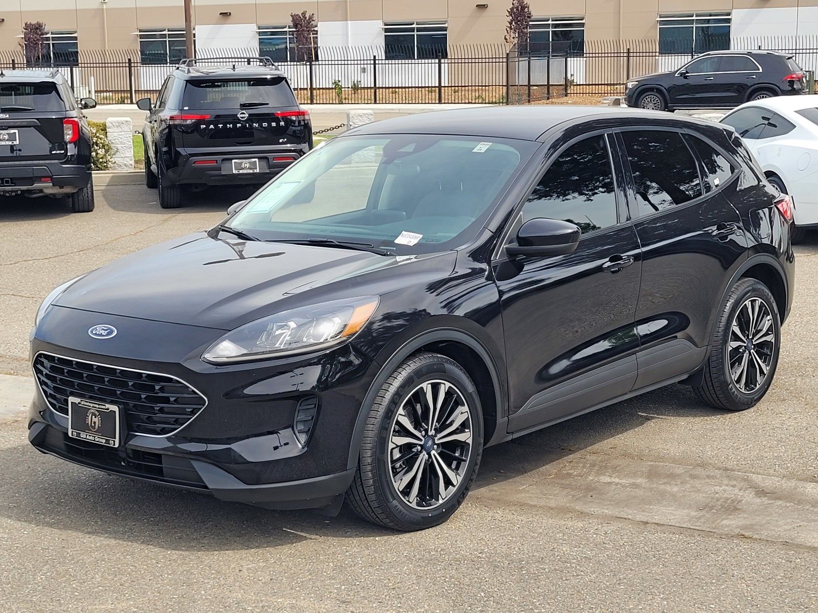 Used 2022 Black Ford SE image 8