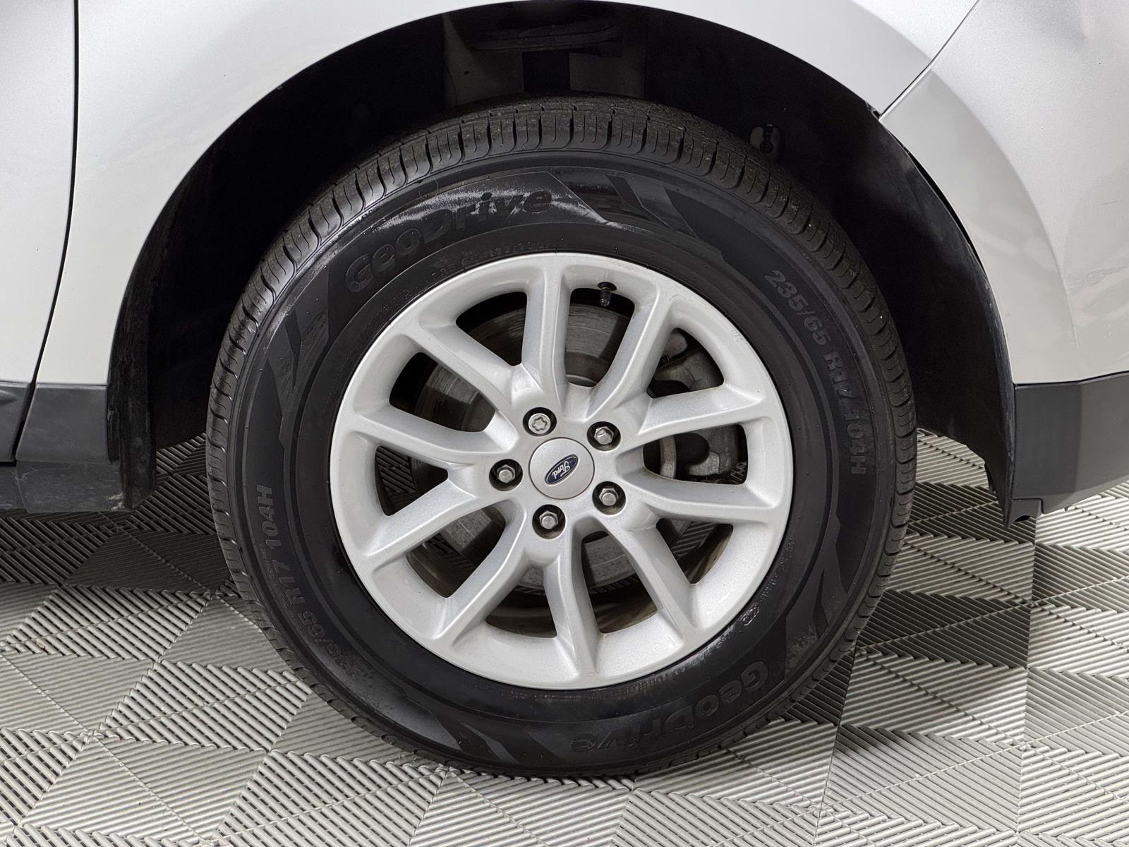 Used 2013 Silver Ford SE image 24