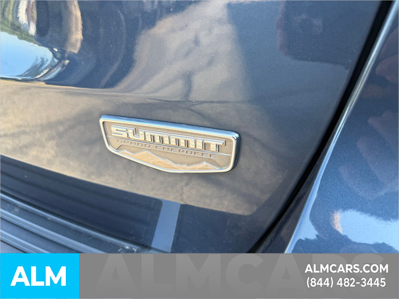 Used 2019 Blue Jeep Summit image 8