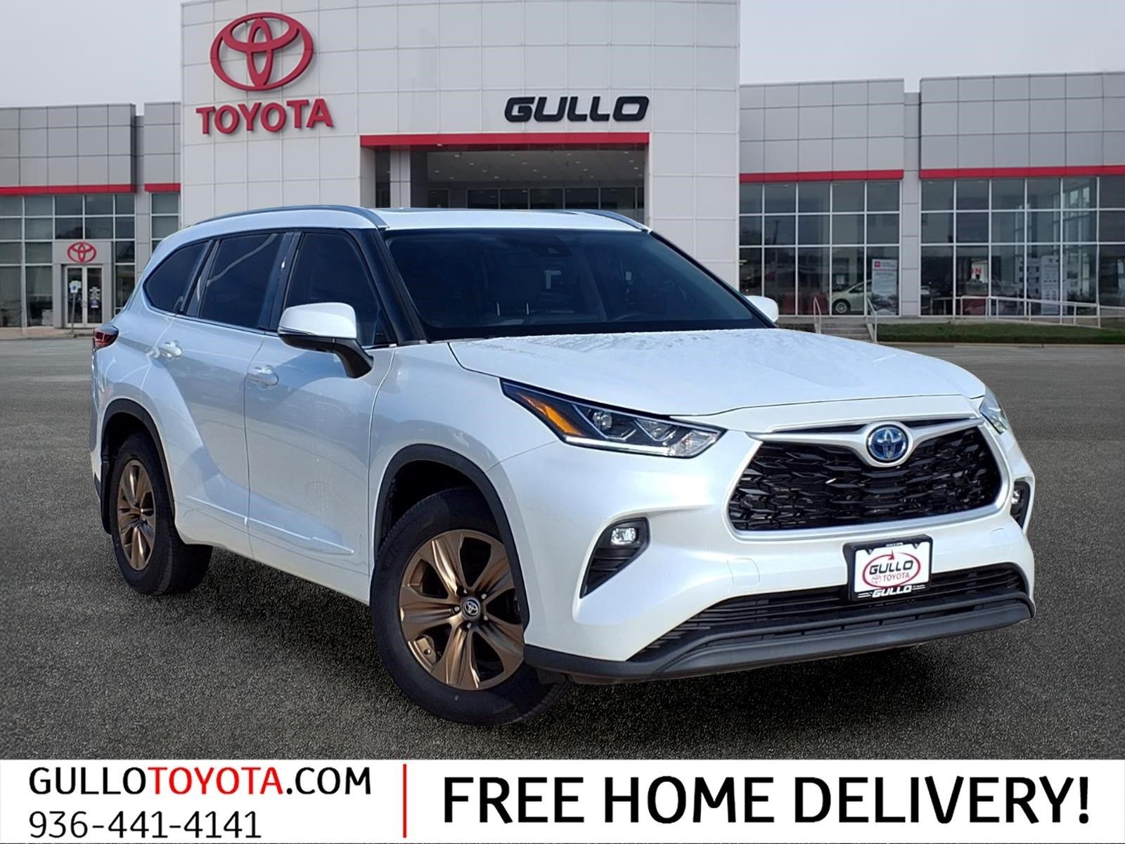 2022 Toyota Highlander Hybrid Bronze Edition Beige at Toyota of Victoria