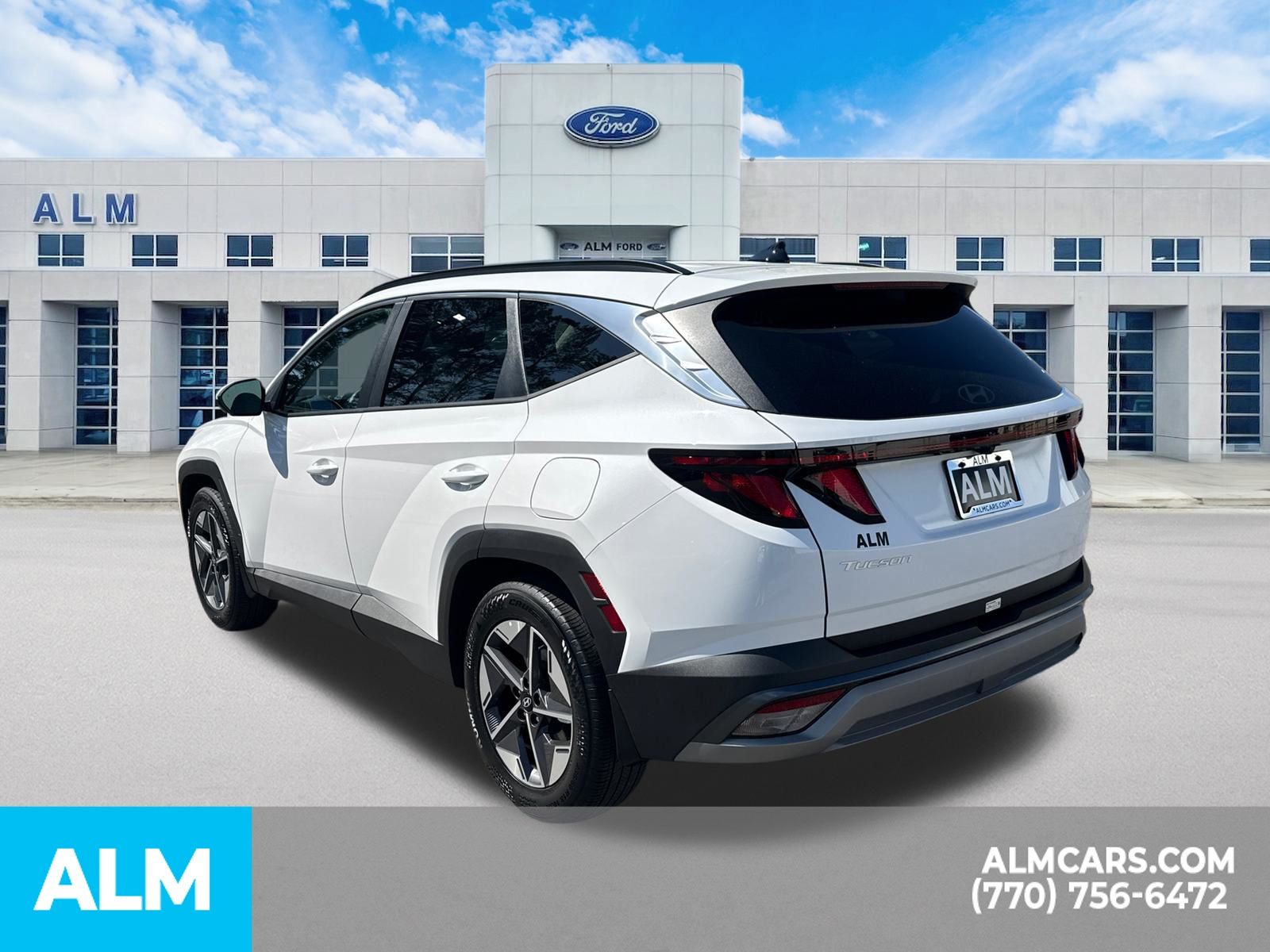 Used 2025 White Hyundai SEL image 9