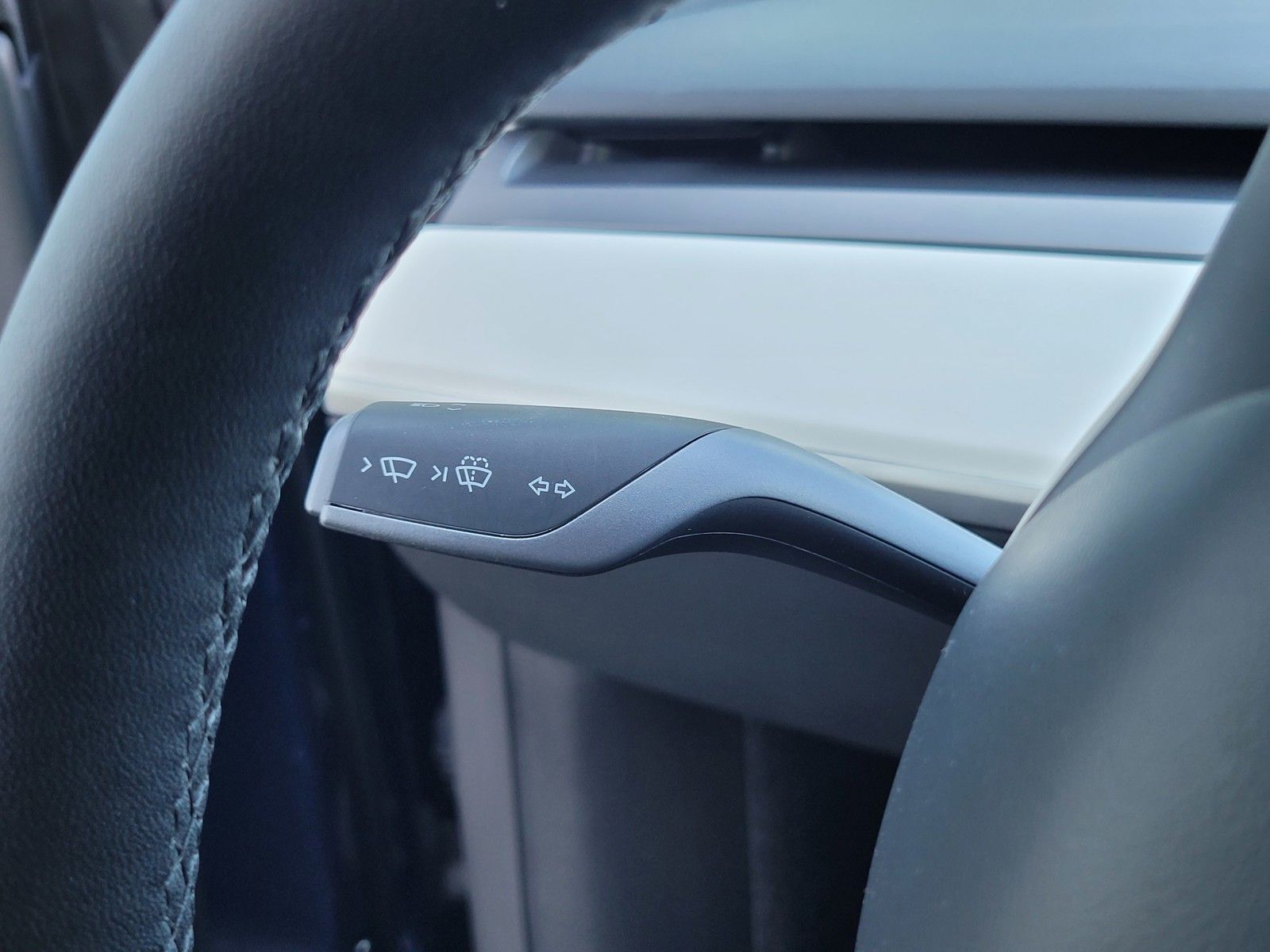 Used 2022  Tesla Long Range image 25