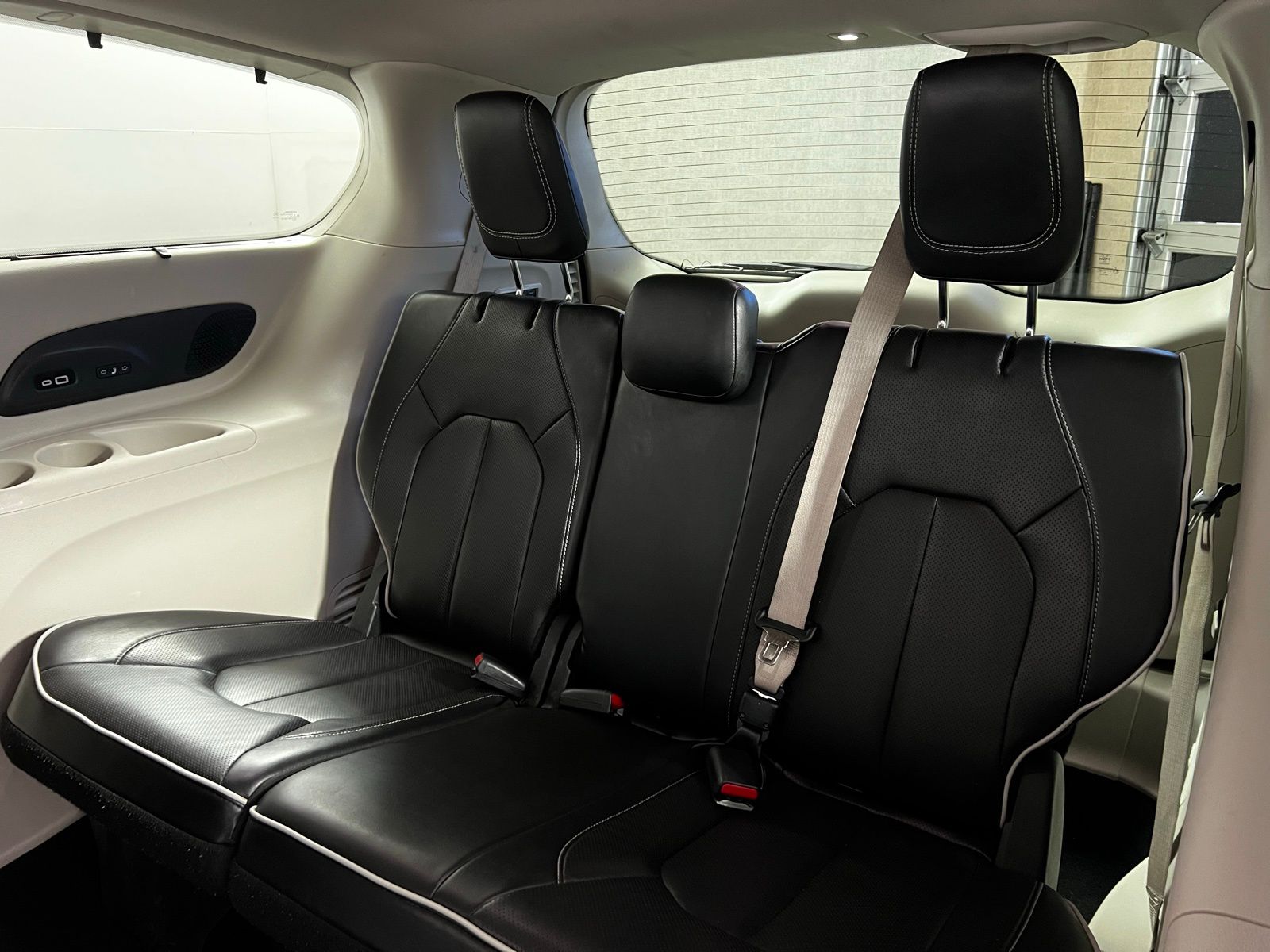 2022 Chrysler Pacifica Limited 27