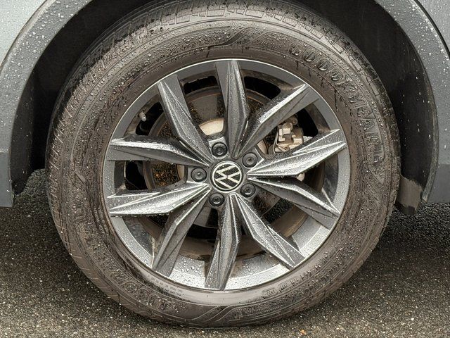 Used 2023 Gray Volkswagen 2.0T SE image 8