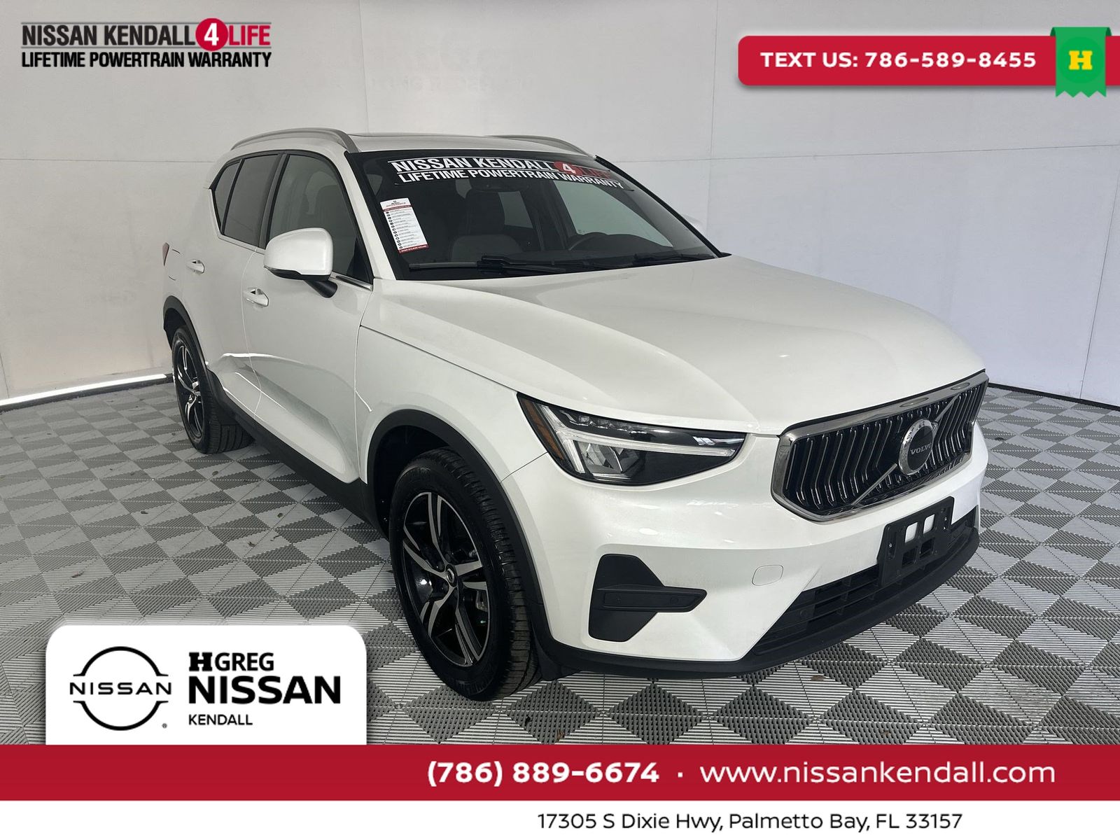 White 2024 Volvo XC40 SUV / Crossover  Automatic