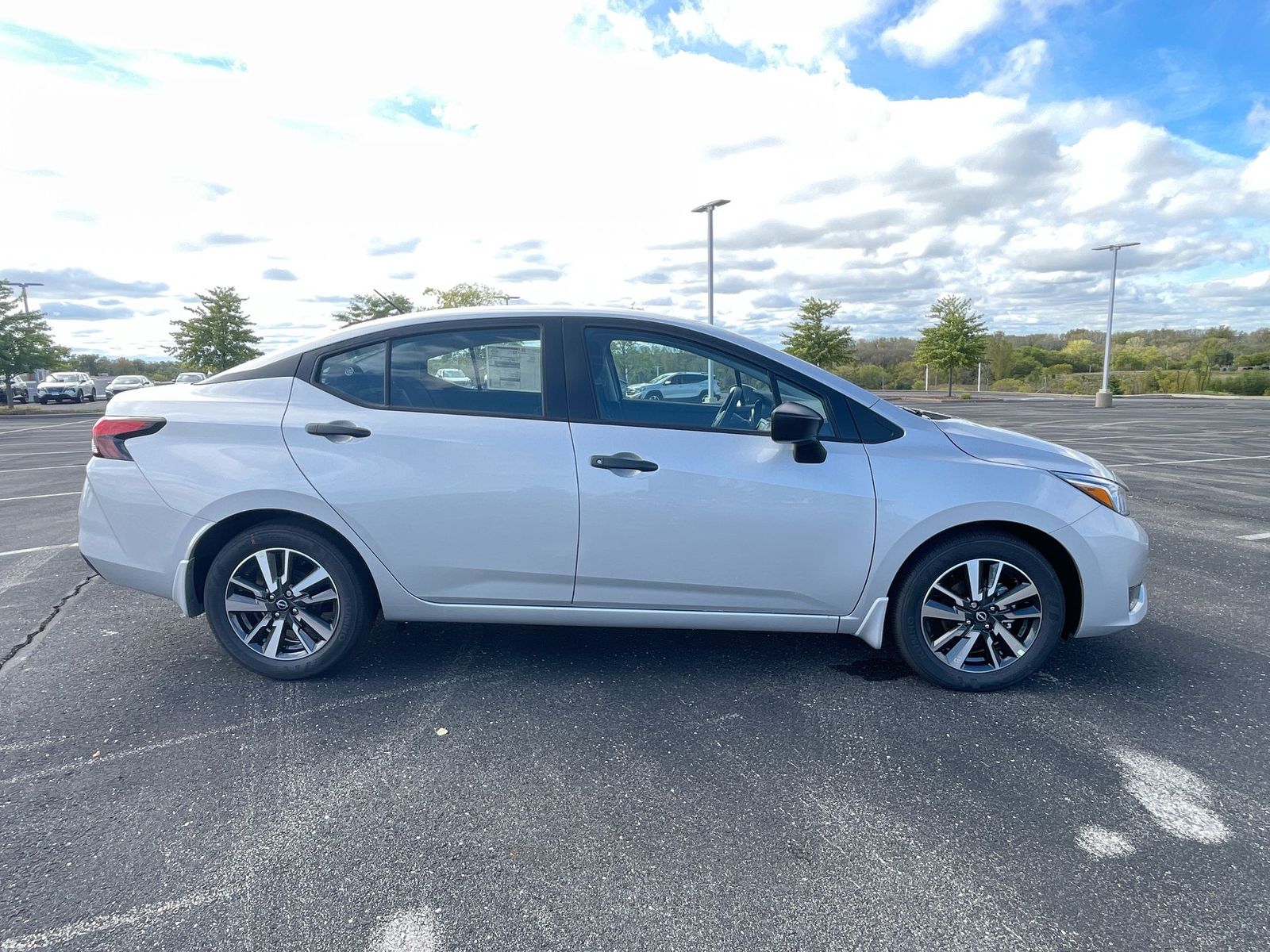 2024 Nissan Versa 1.6 S 36