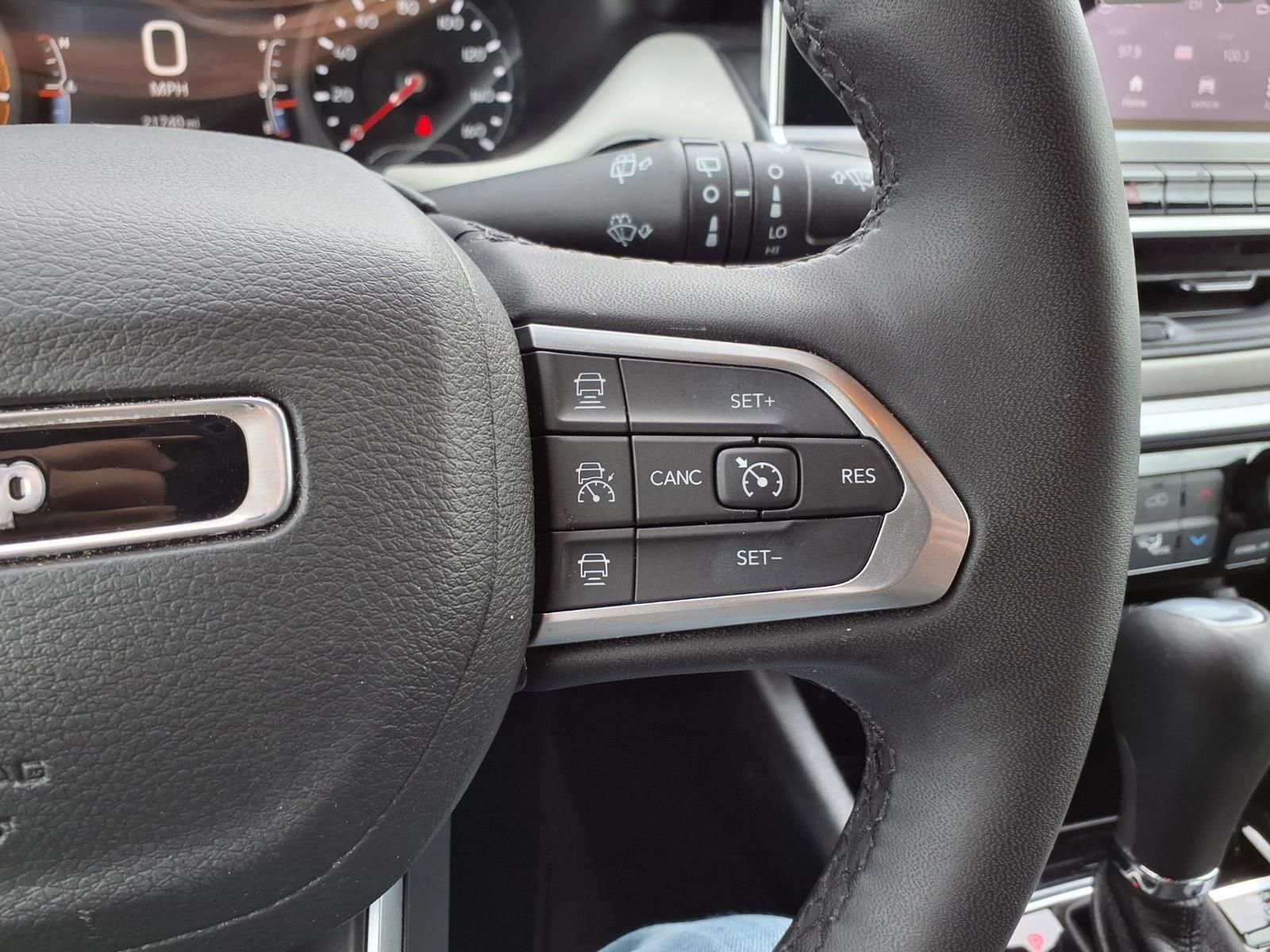 2025 Jeep Compass Limited White at Texan Dodge Chrysler Jeep Ram