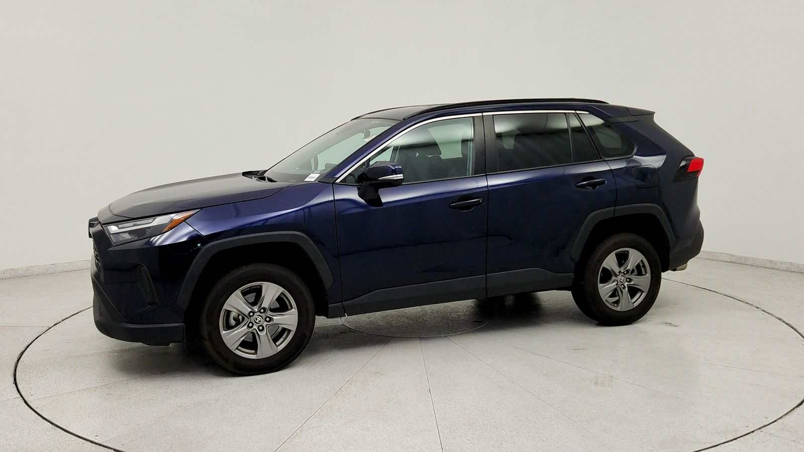 Used 2024  Toyota XLE image 3