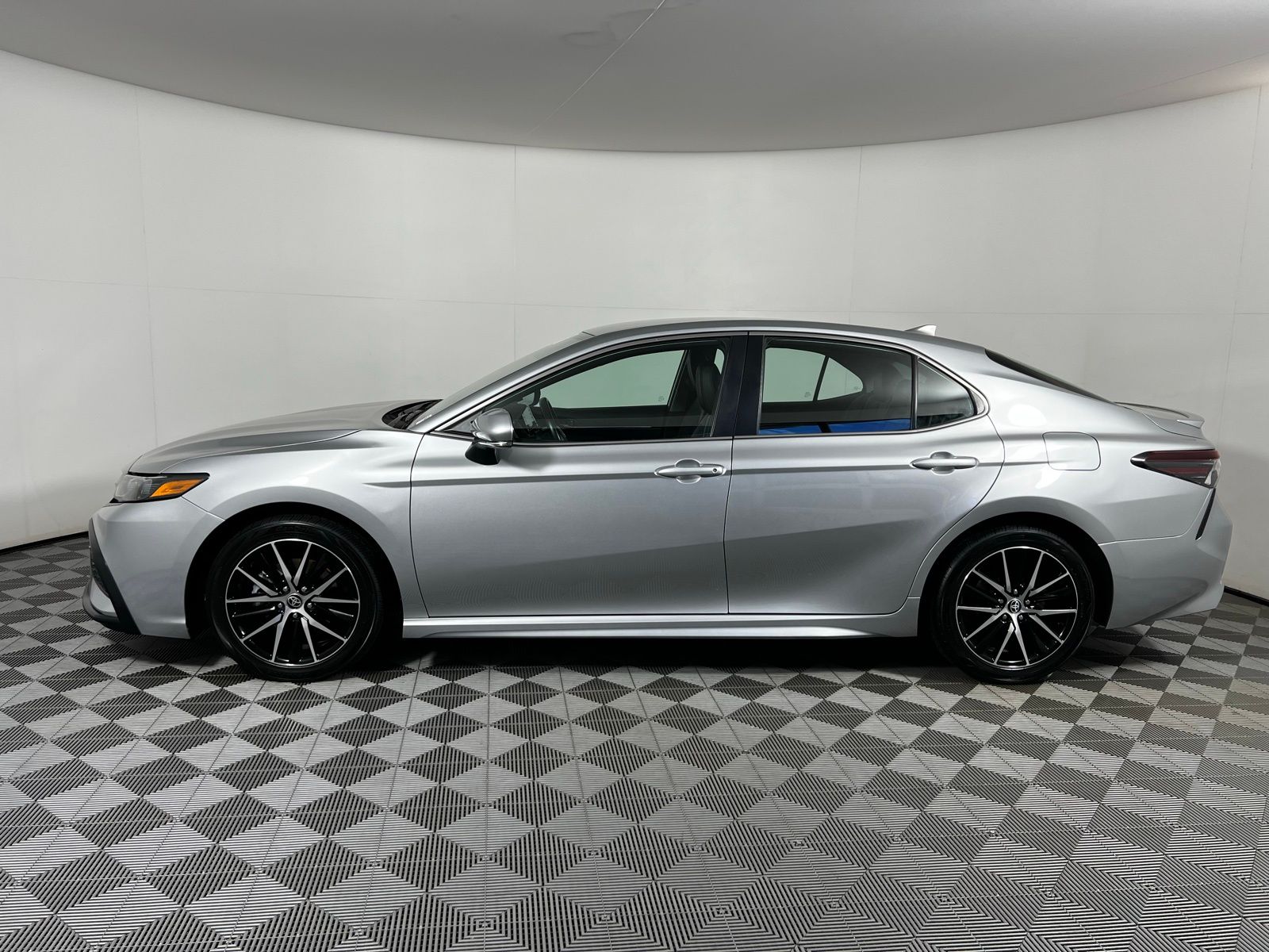 2024 Toyota Camry SE 8