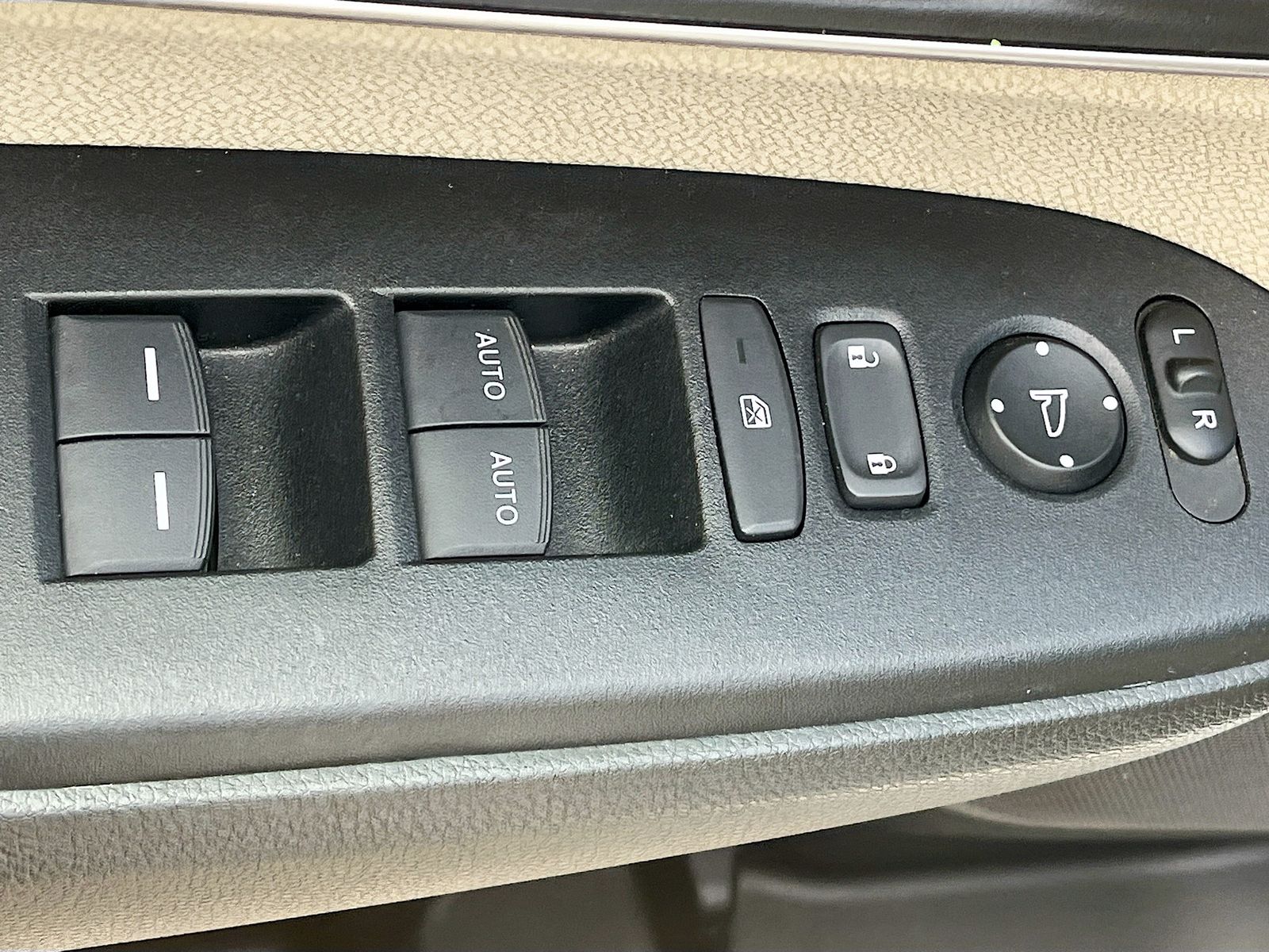 Used 2022 White Honda EX image 17