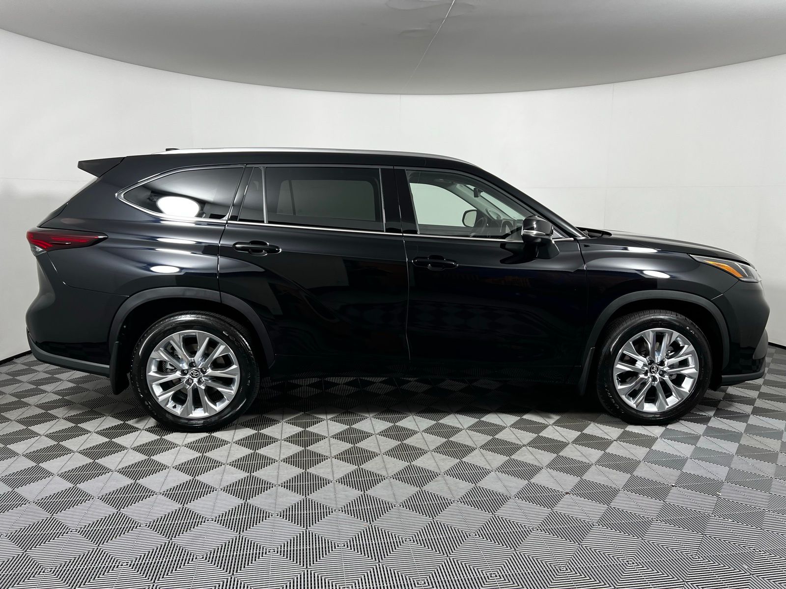 Thumbnail: 2026 Toyota Highlander - 4