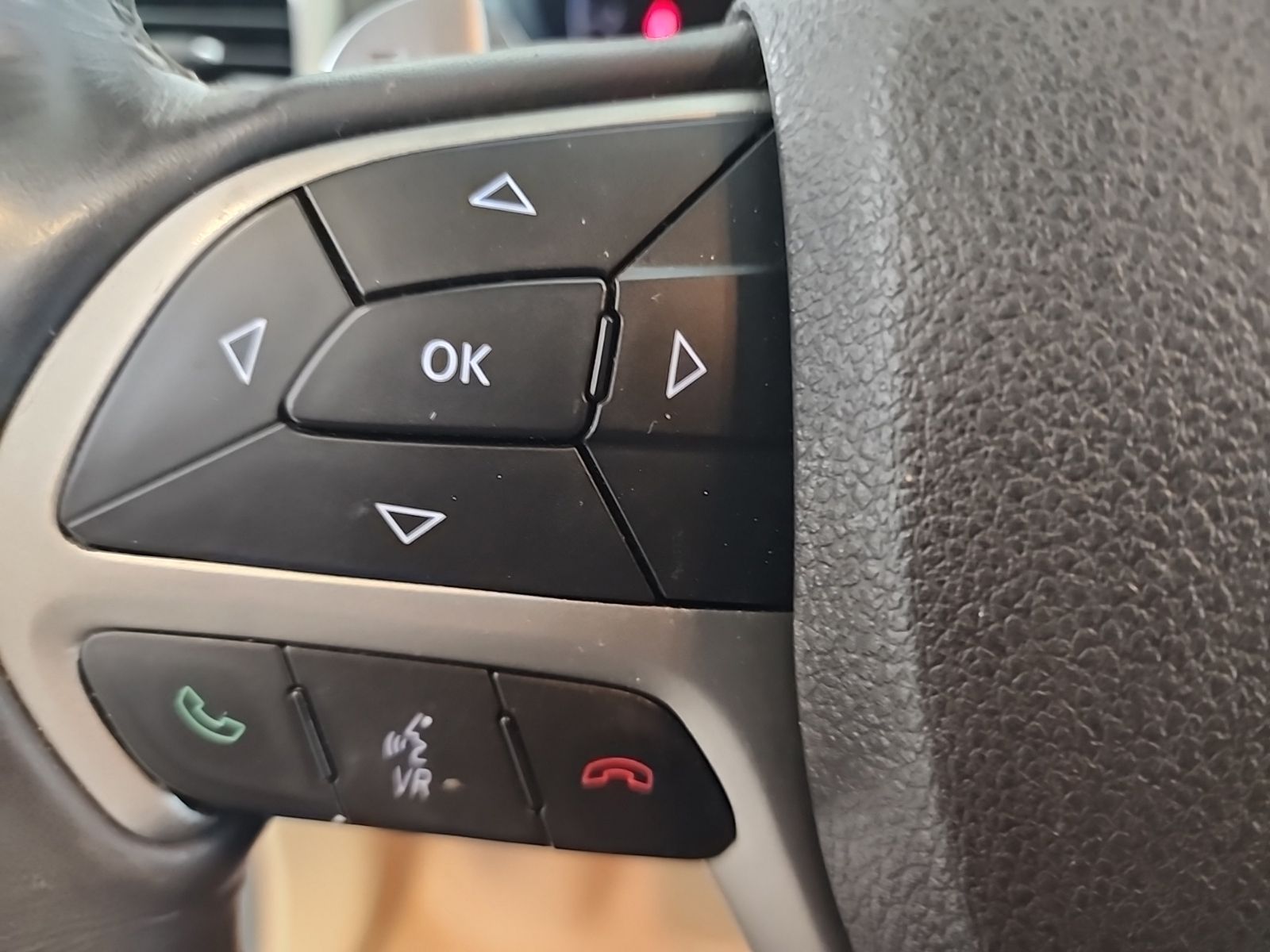 Used 2014 Bright White Clearcoat Jeep Overland image 19