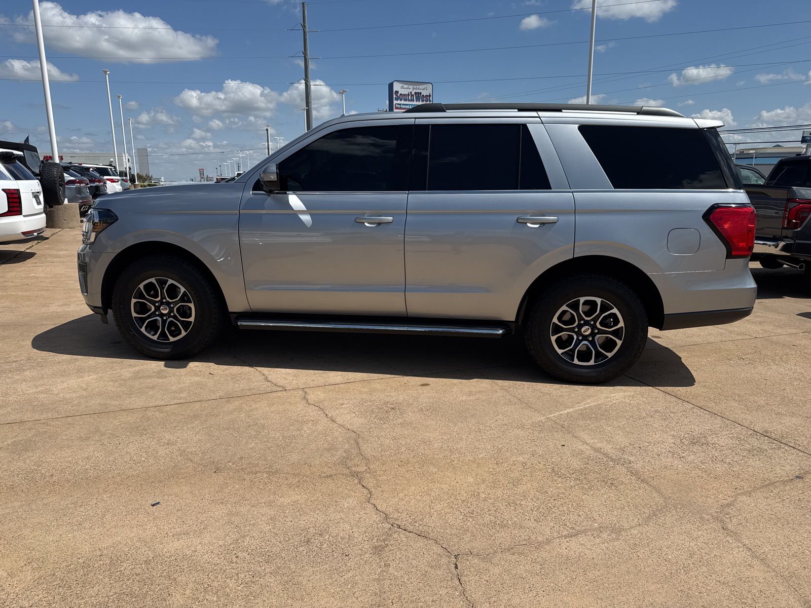 View vehicle photo 4