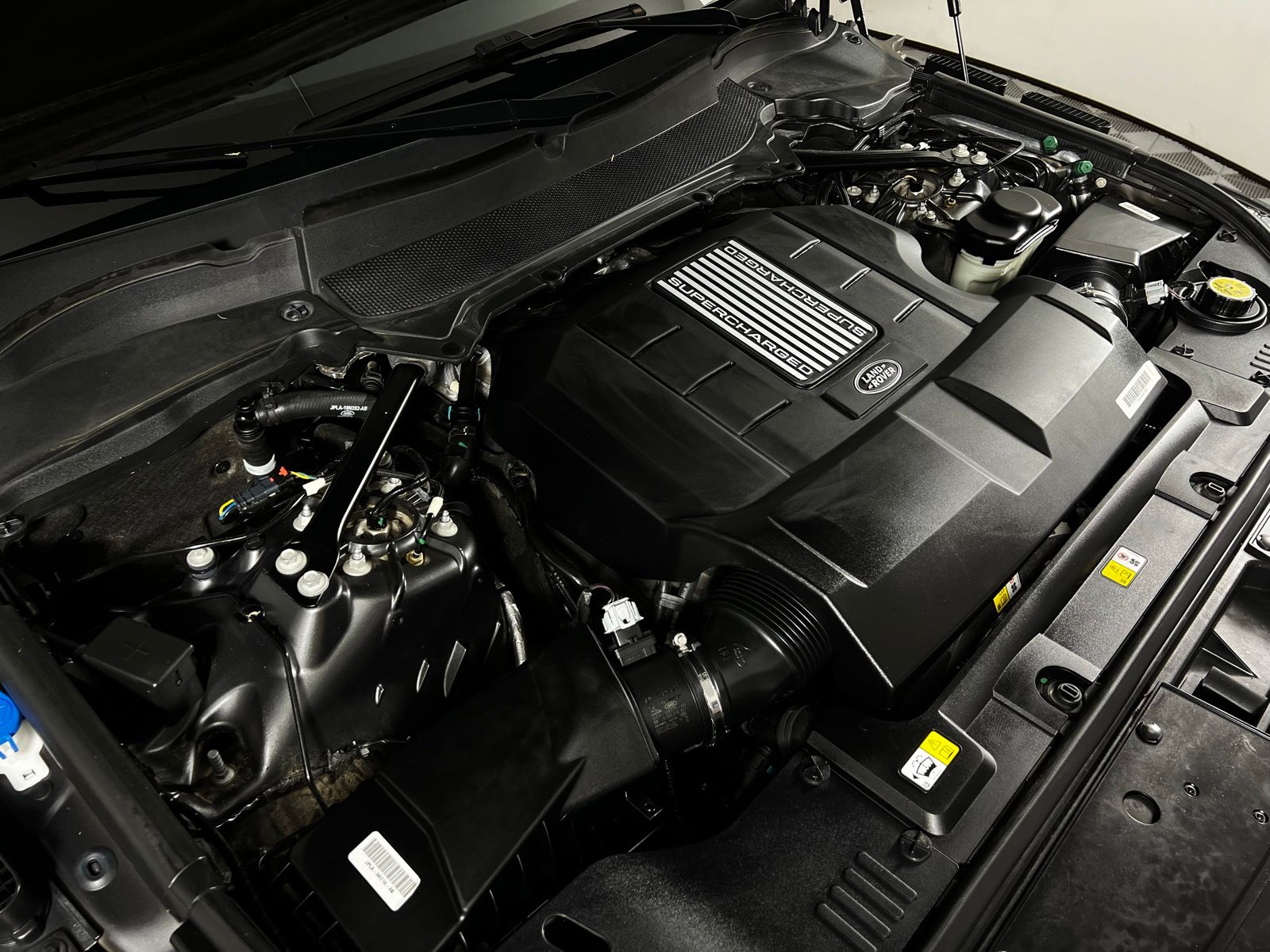 Thumbnail: 2021 Land Rover Range Rover - 28