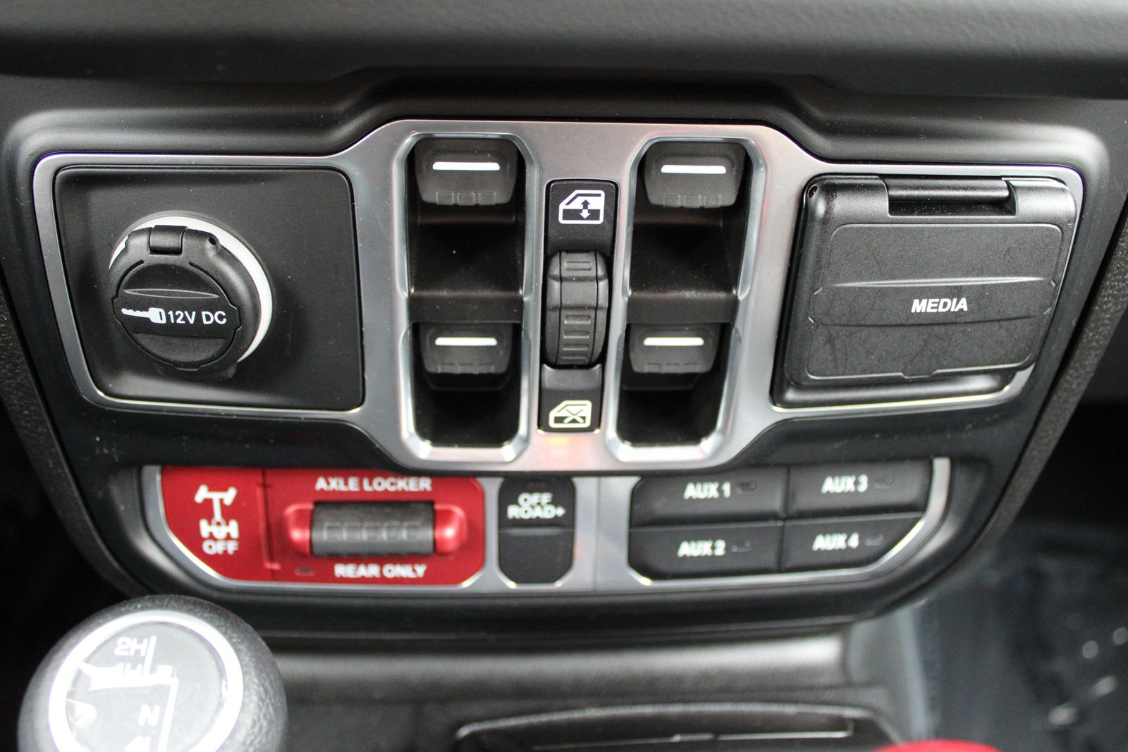 Used 2024 White Jeep Mojave image 30