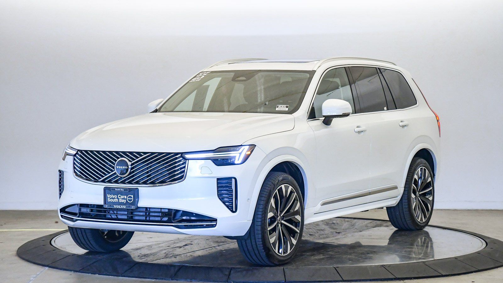 2025 Volvo XC90 B6 Plus Bright Theme 7-Passenger AWD