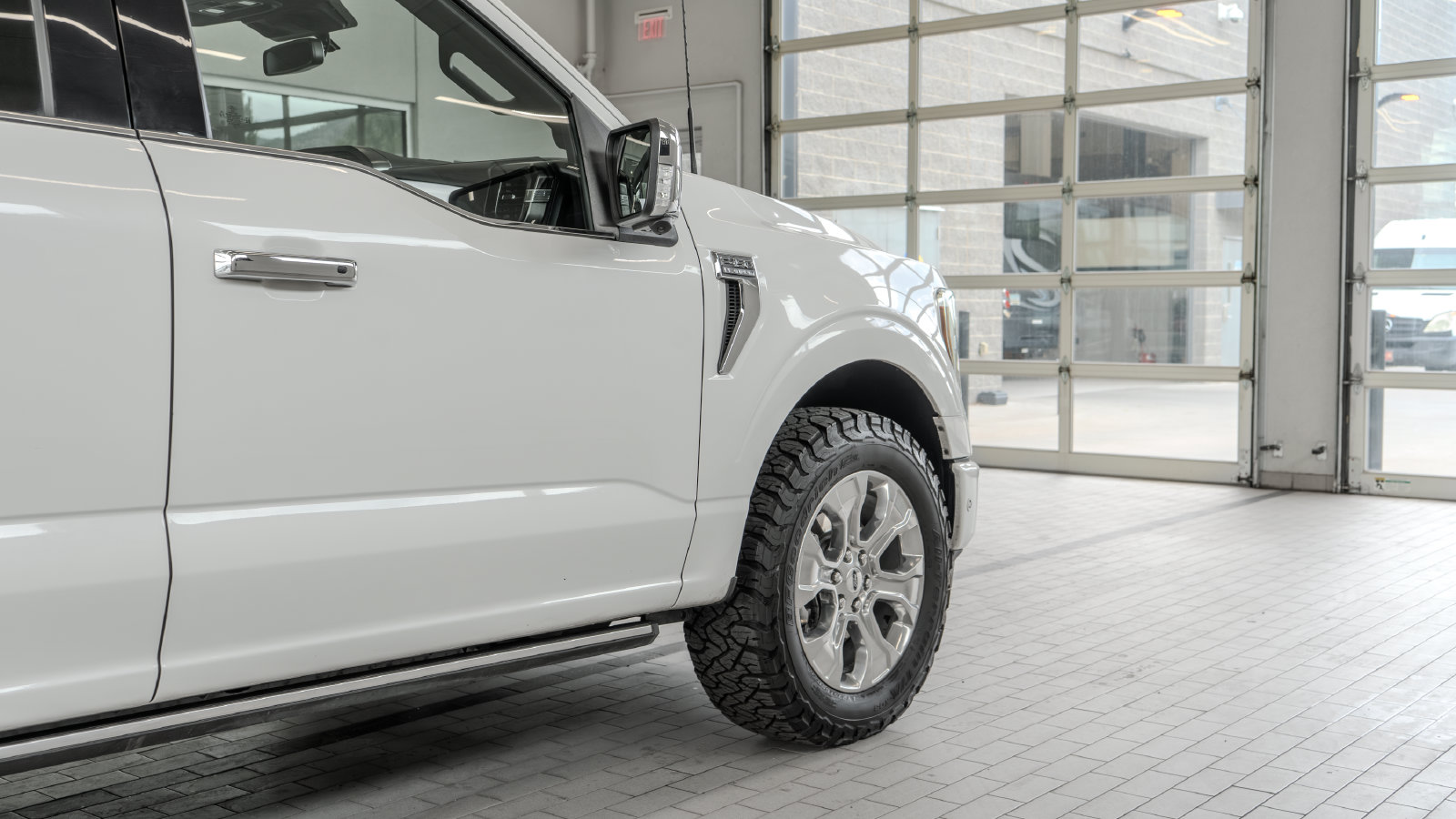 2022 Ford F-150 Platinum — foto completa 30 de 33