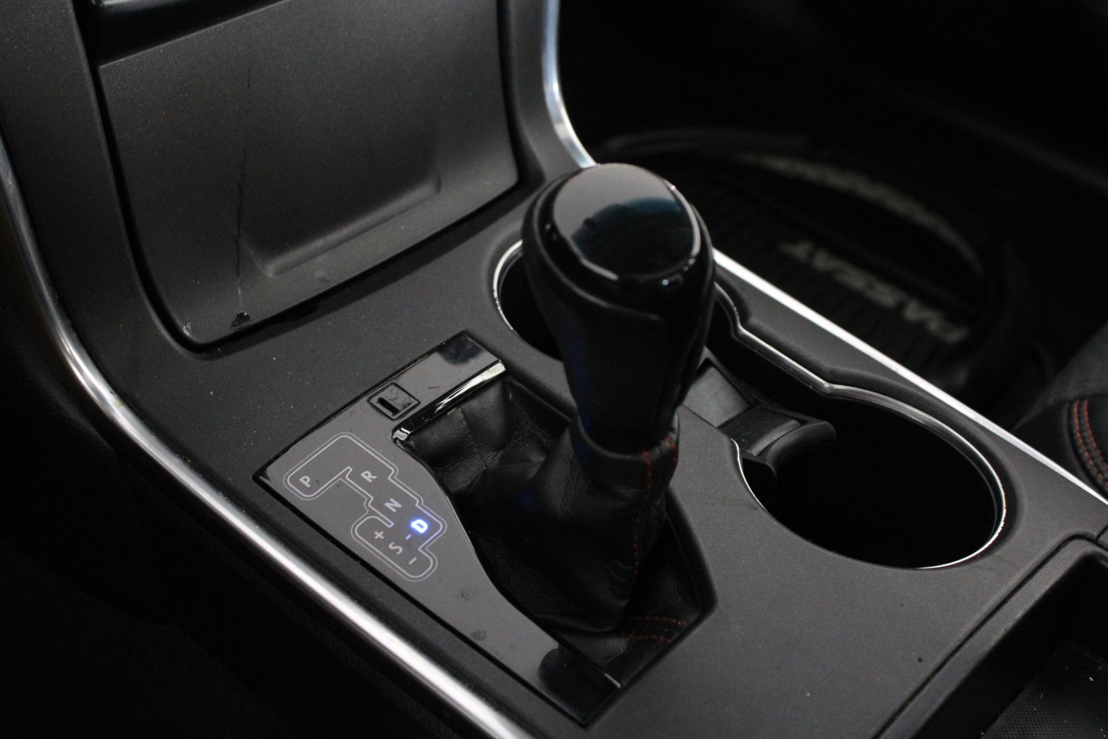 Used 2016 Silver Toyota SE image 16