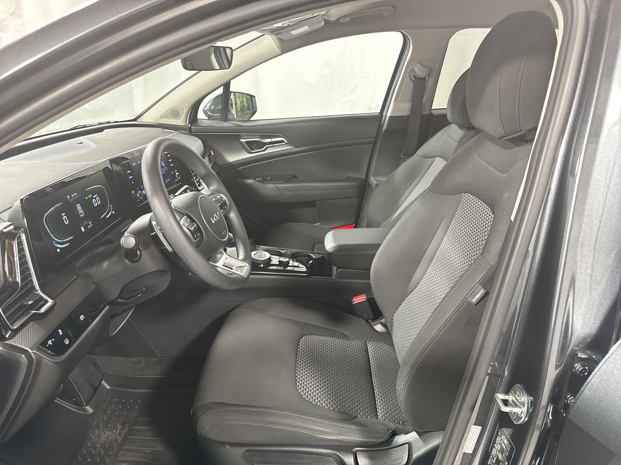 2023 Kia Sportage Hybrid LX photo 16