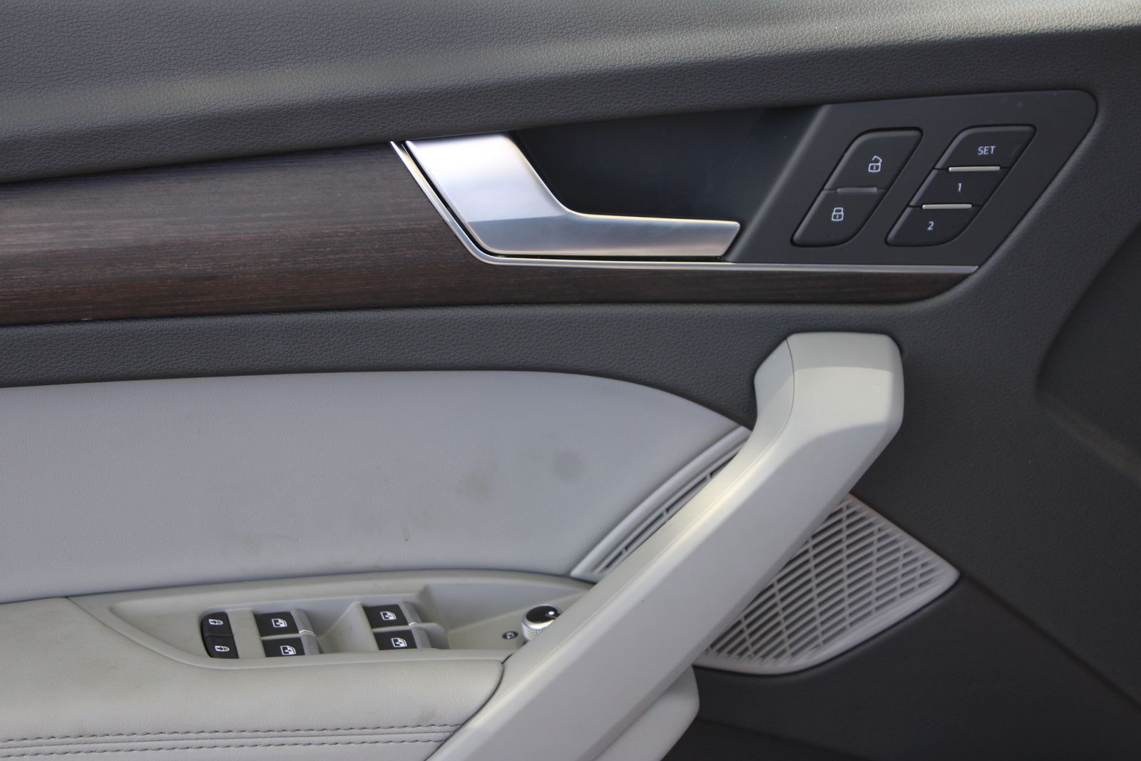 Used 2025  Audi 40 Premium Plus image 21