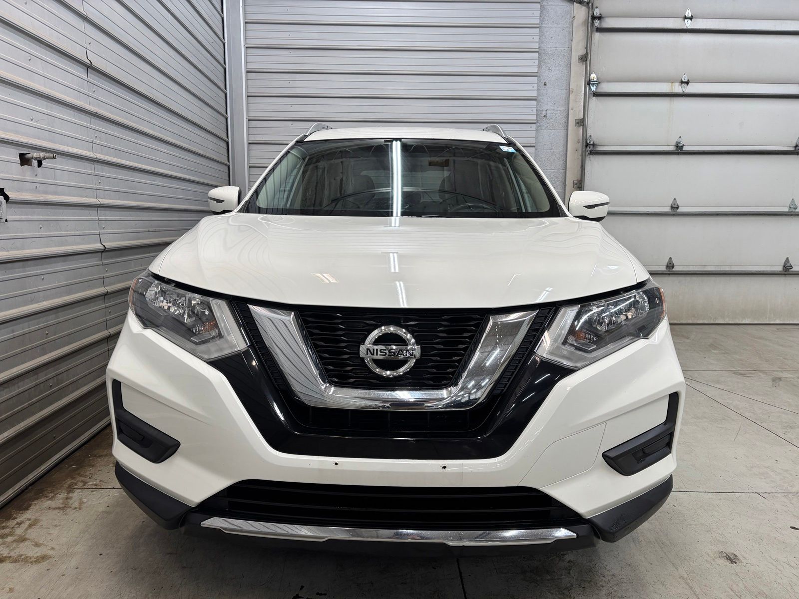 Photo 2 of 2017 Nissan Rogue SV