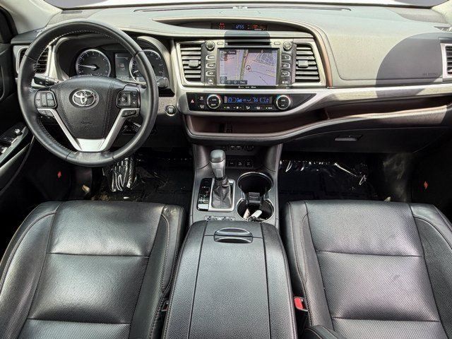 Used 2019 Blizzard Pearl Toyota Limited Platinum image 3