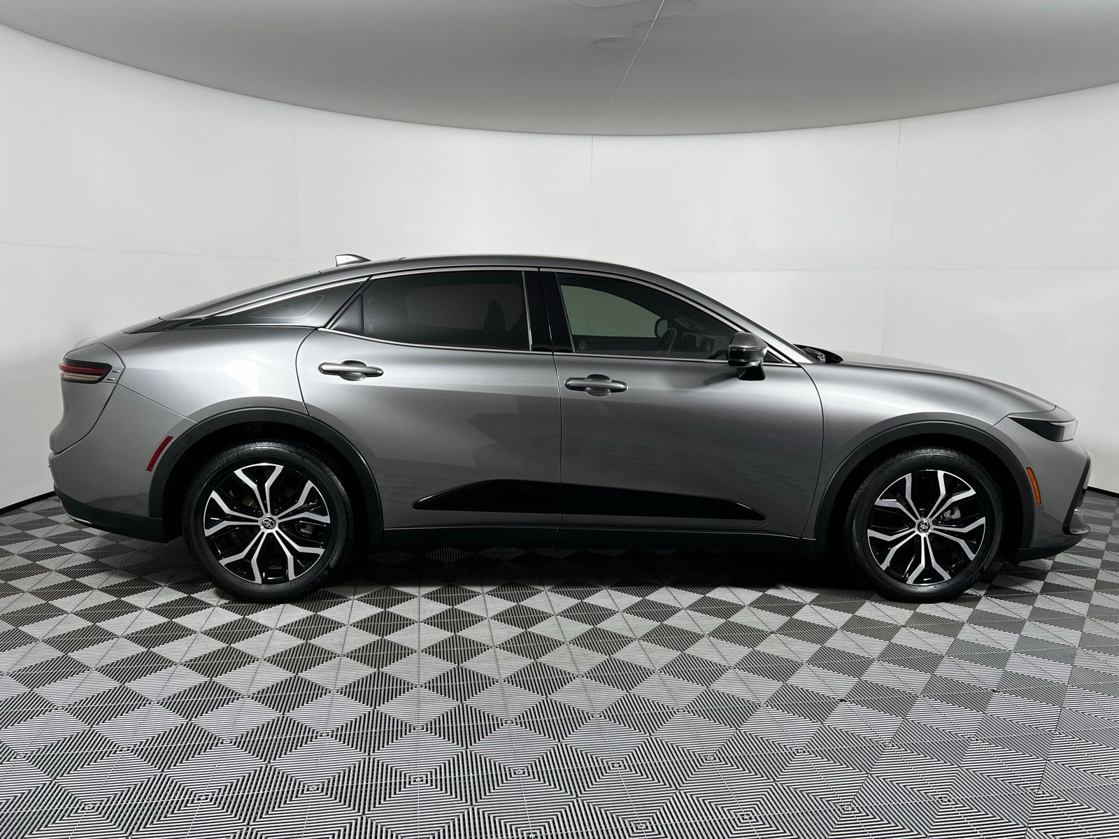 Thumbnail: 2023 Toyota Crown - 4