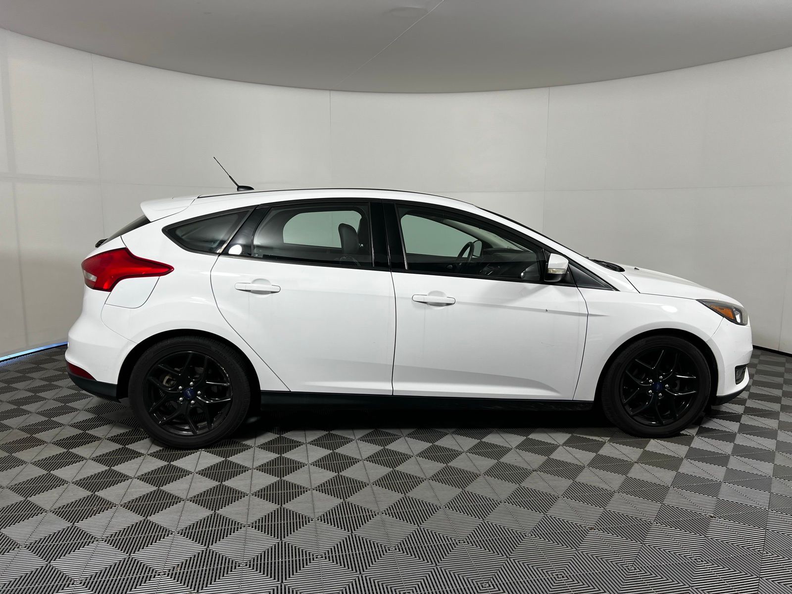 Thumbnail: 2016 Ford Focus - 4