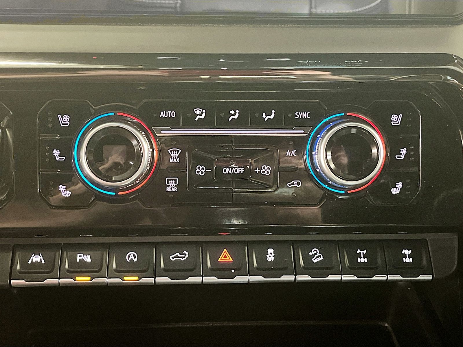 Used 2025 White GMC AT4X image 16
