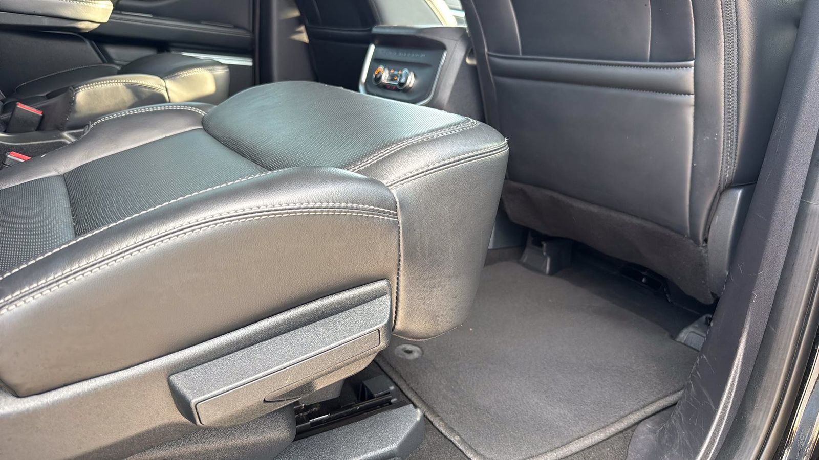 Used 2025 Black Ford Platinum image 27