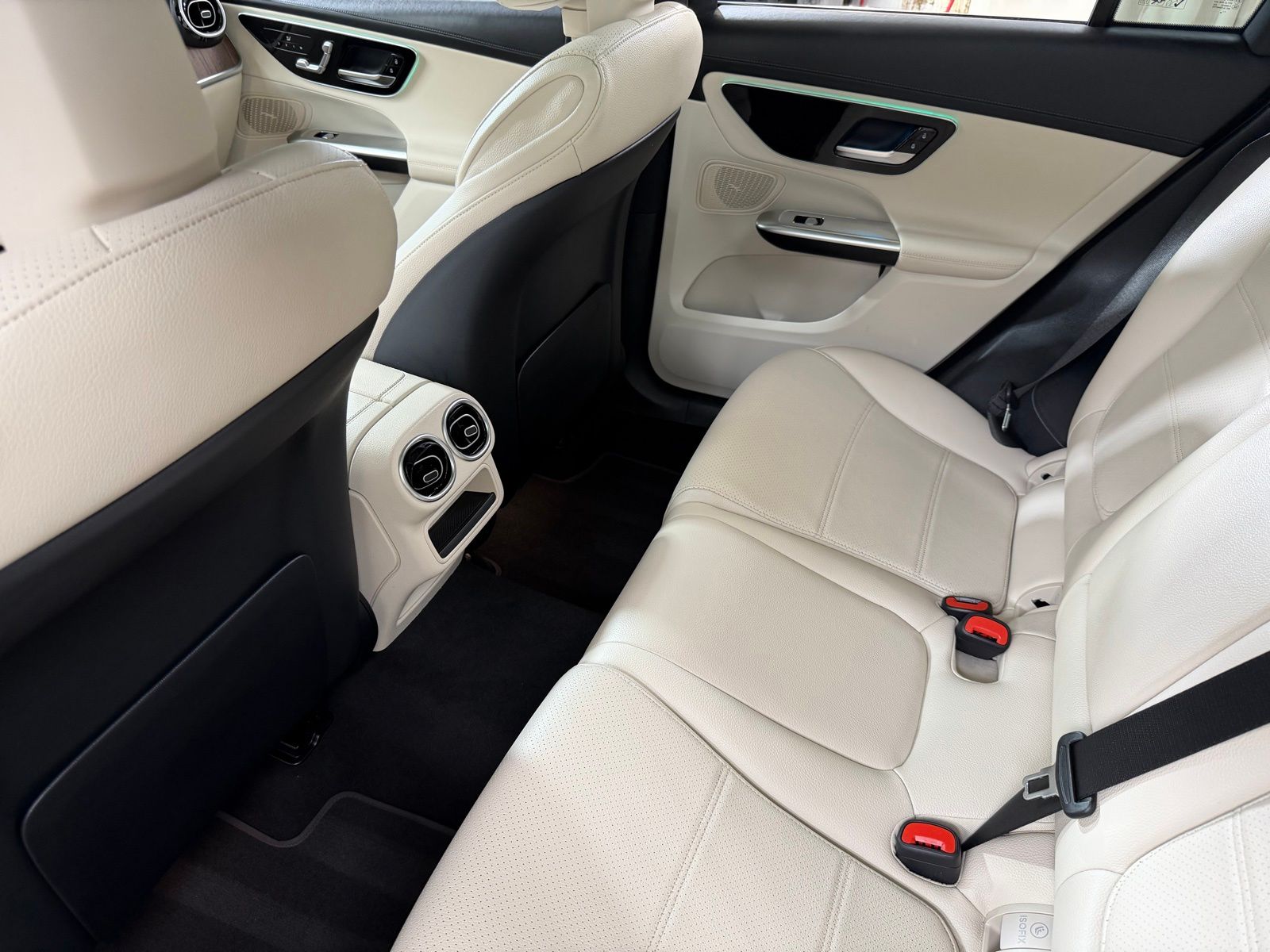 Used 2025 Black Mercedes-Benz GLC 300 image 38