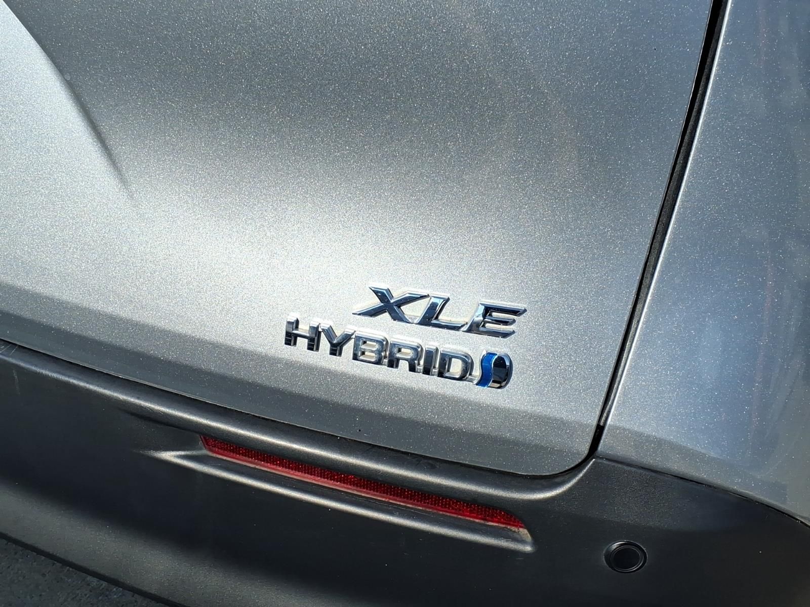 2023 Toyota Sienna XLE Silver at Autostrade